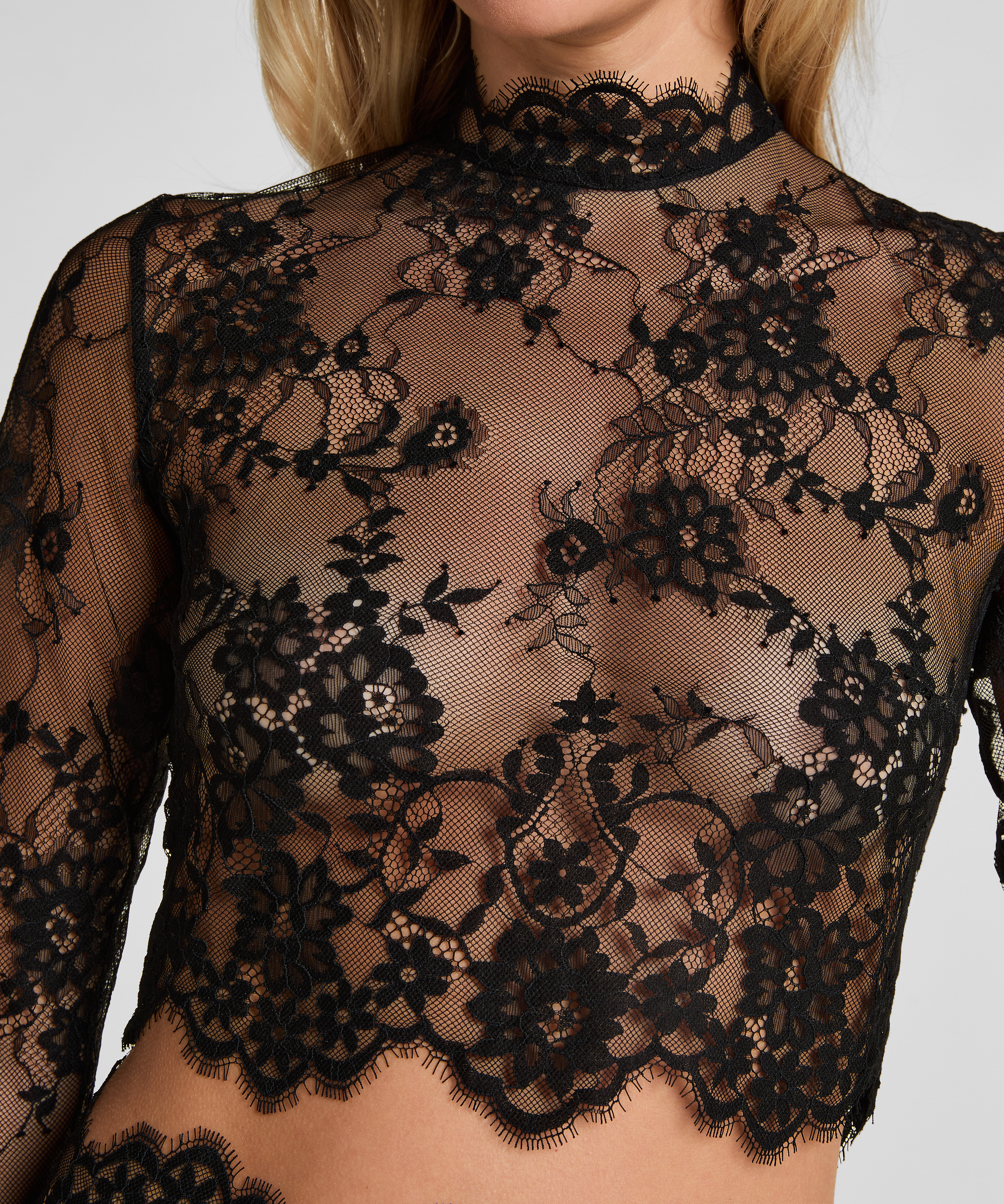 Haut Mya, Noir, main