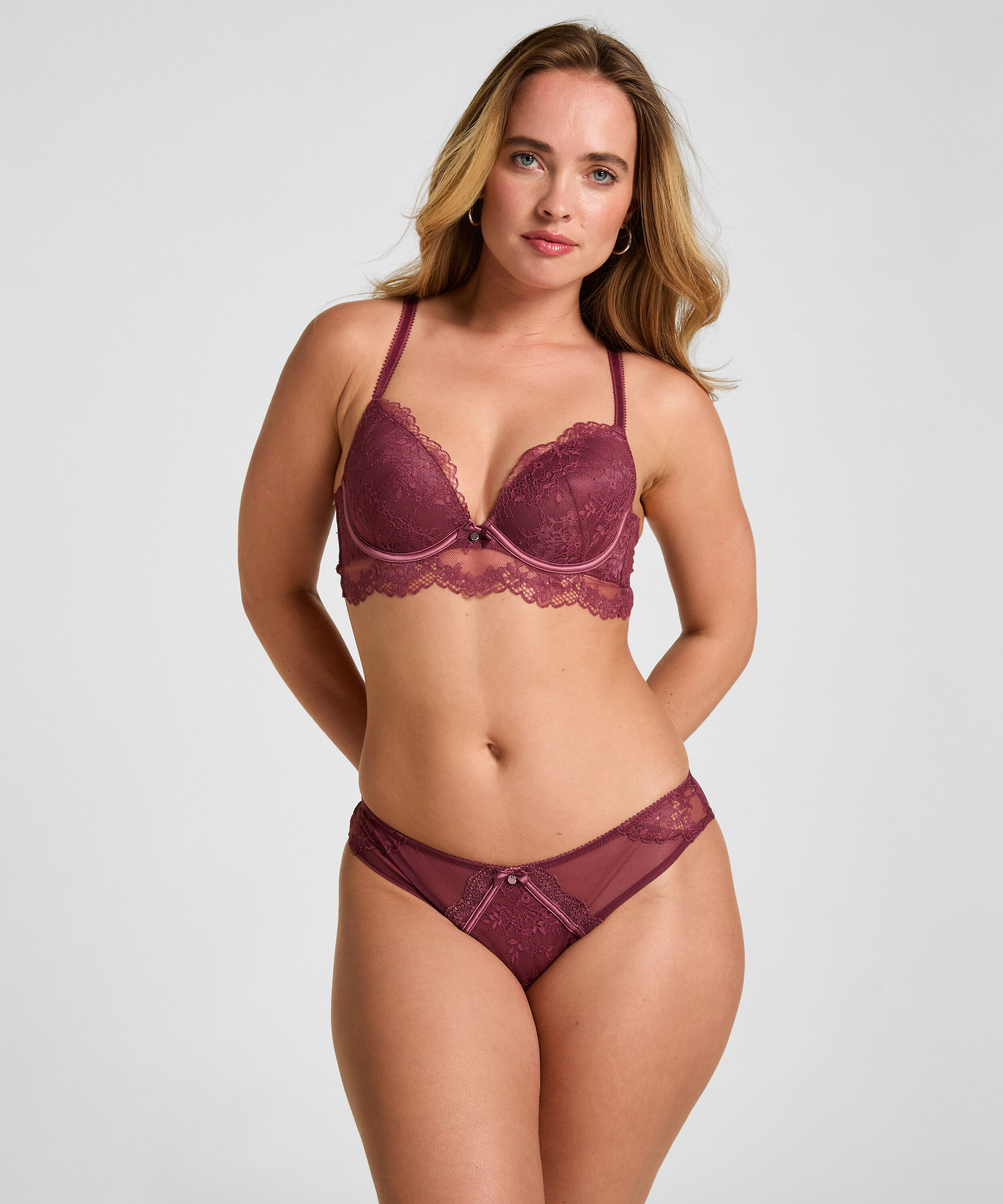 Brésilien Naomi, Violet