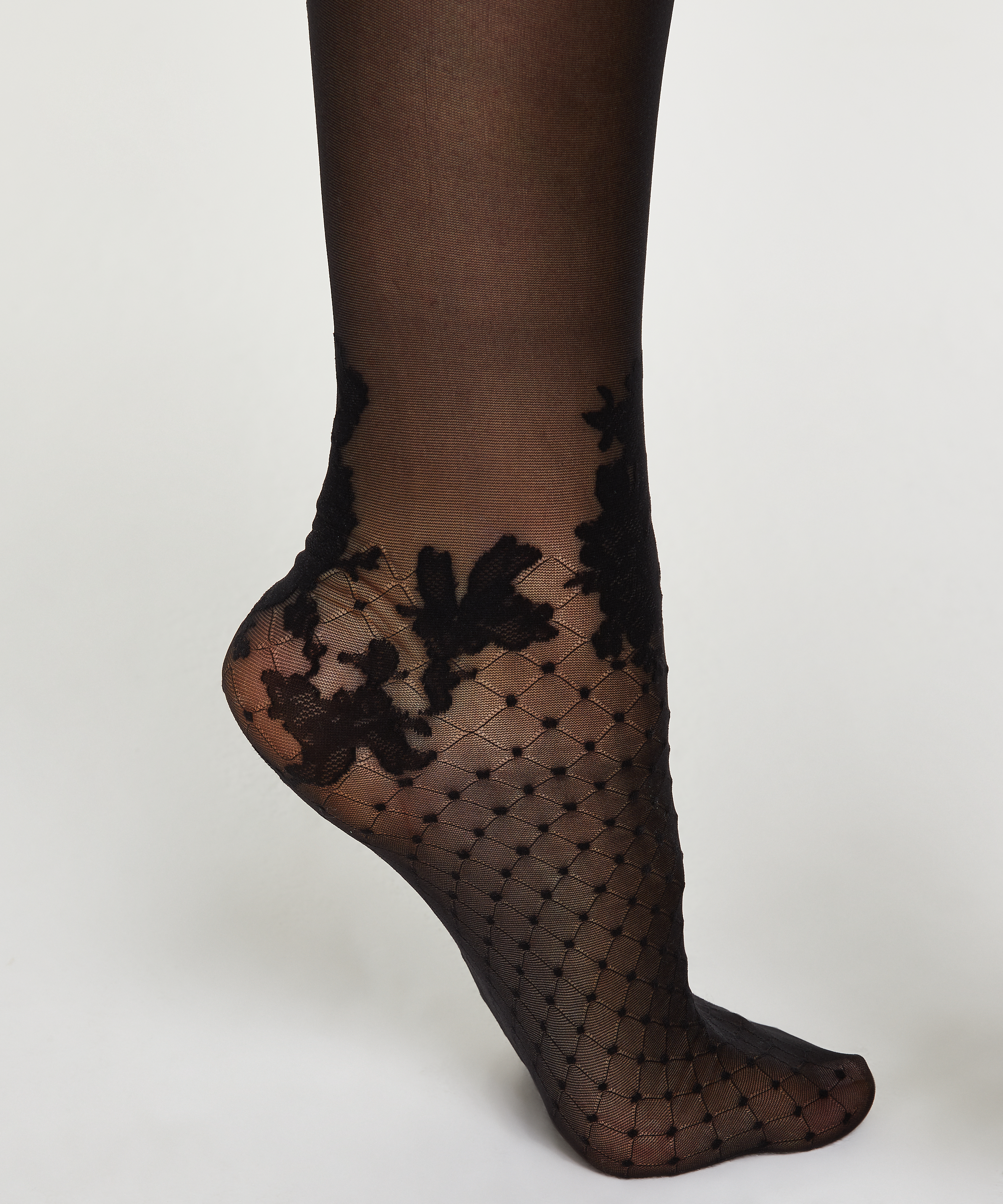 Stay-up Chase 15 deniers Rebecca Mir, Rouge, main