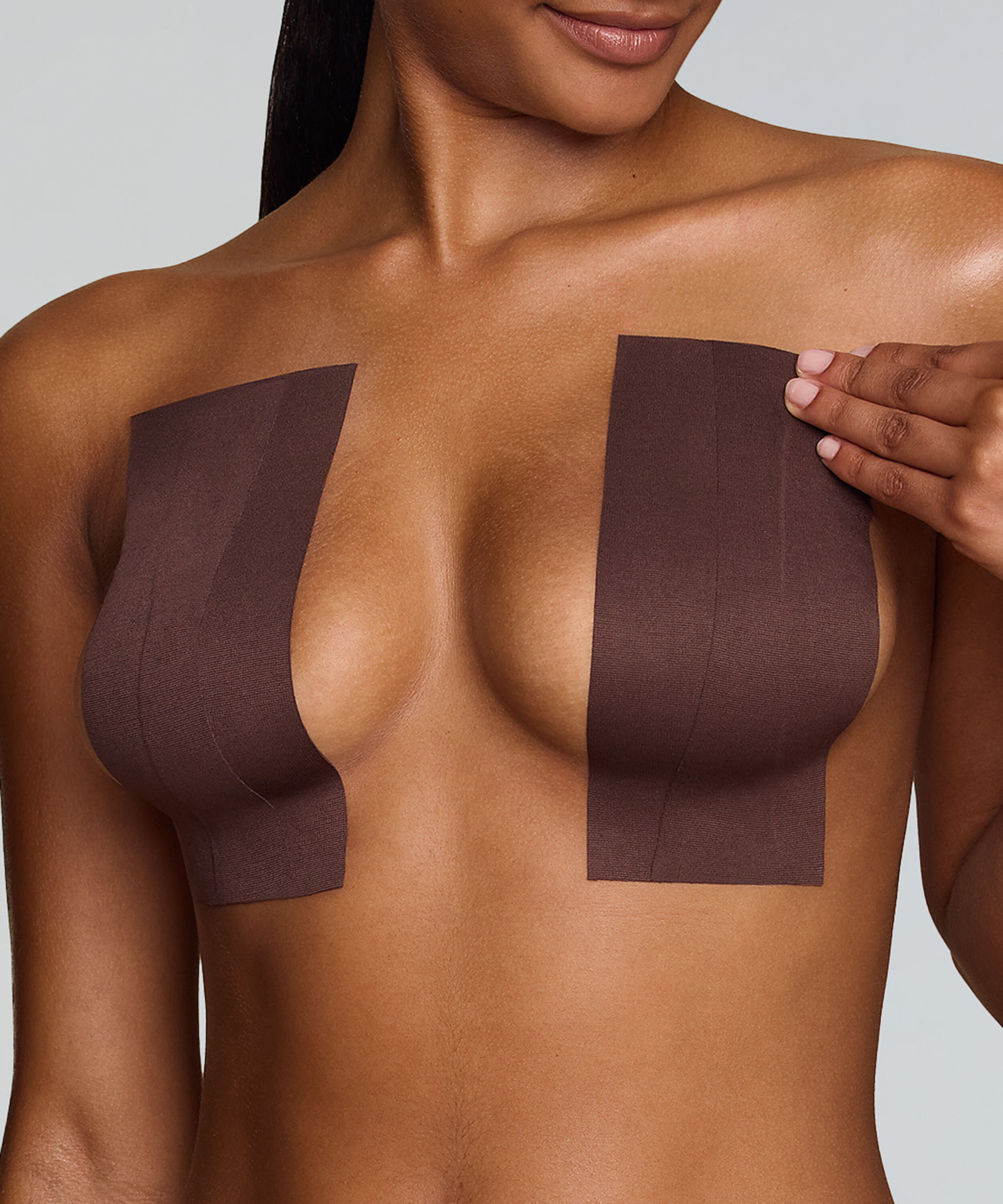 Boob Tape, Marron