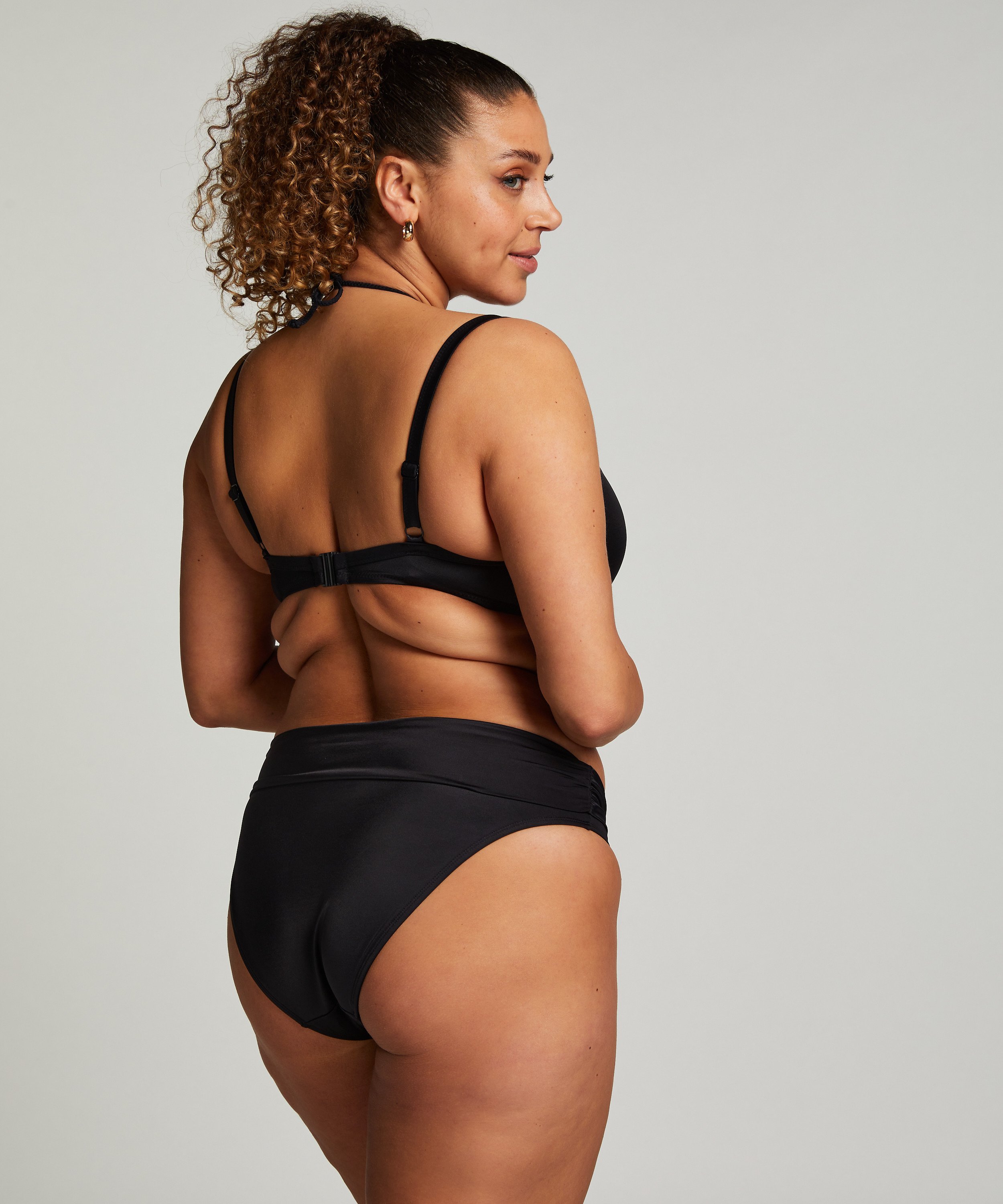 Haut de maillot de bain rembourré à armatures Luxe, Noir, main