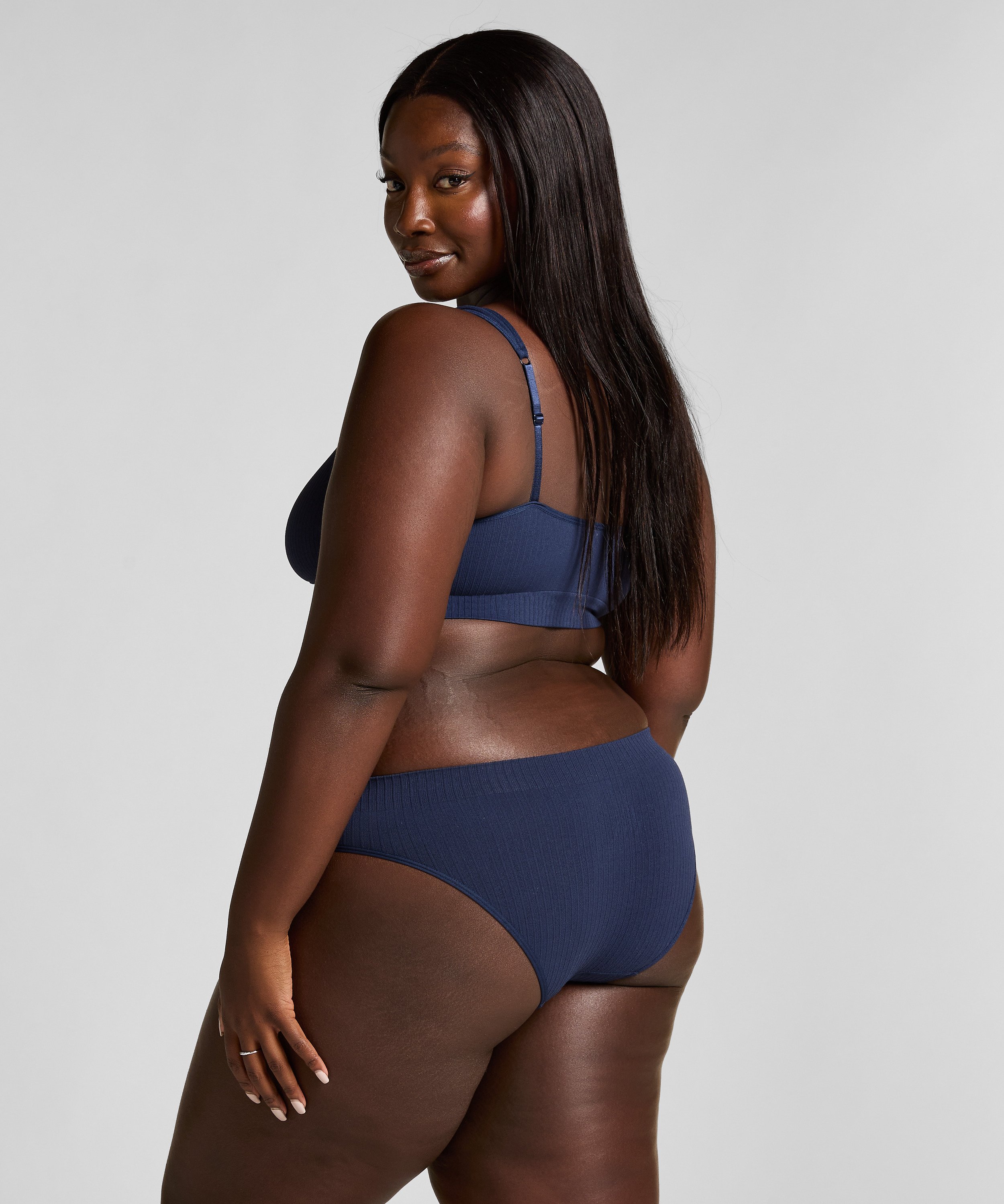 Slip brésilien Dianne, Bleu, main