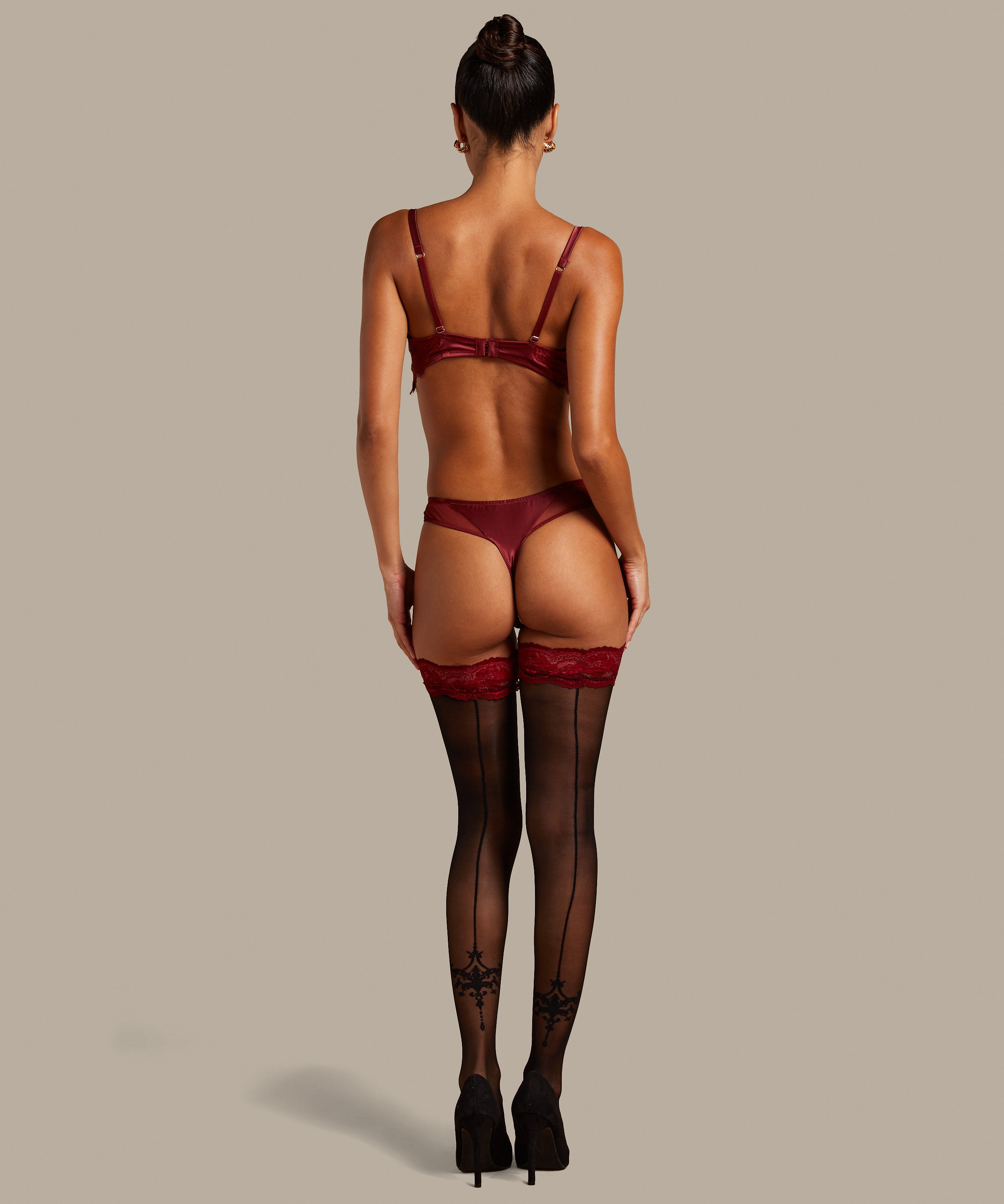 Bas autofixants 20 Deniers Noir Zoe, Rouge, main