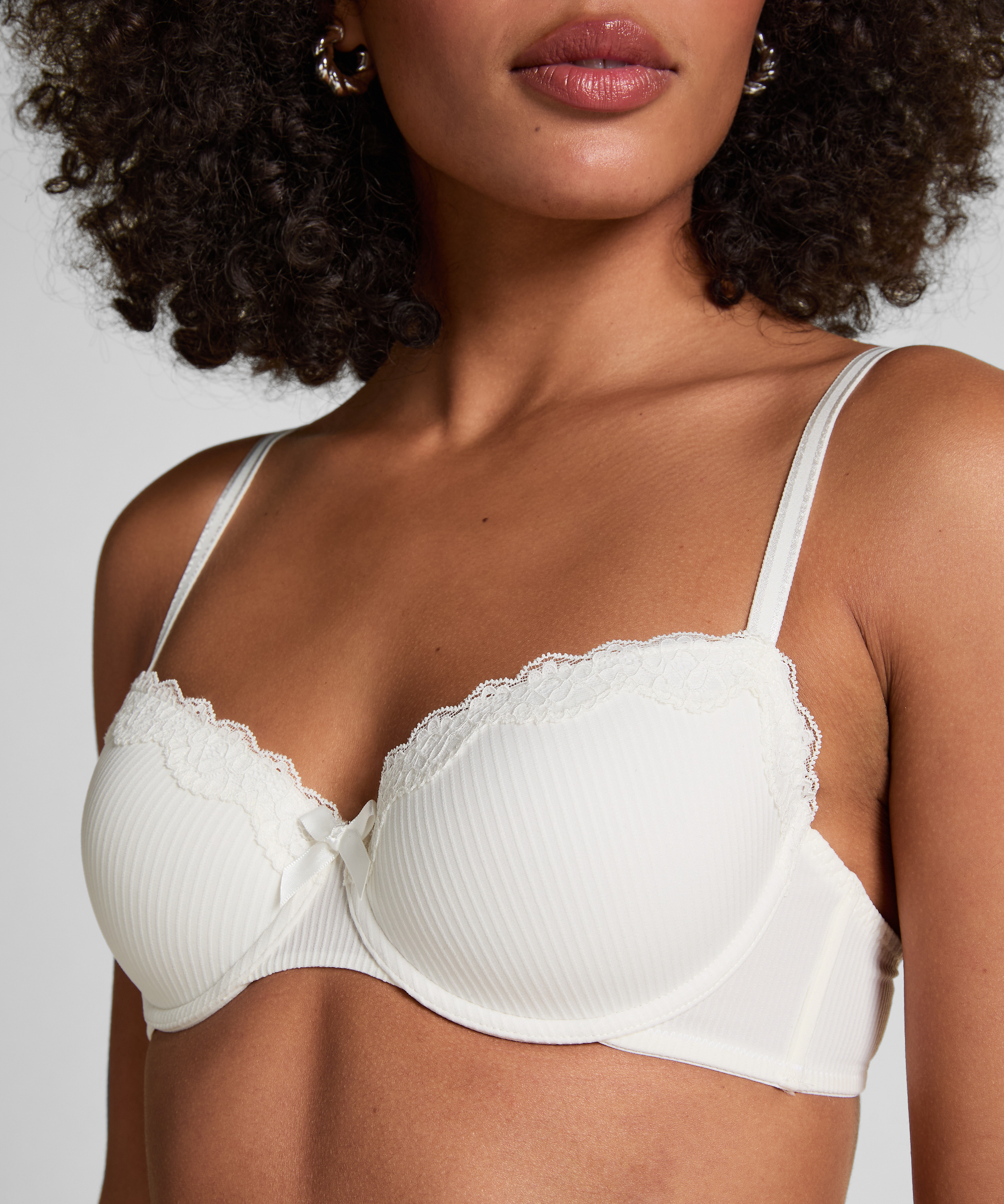 Lot de 2 Soutiens-gorge à armatures préformés Lola, Noir, main