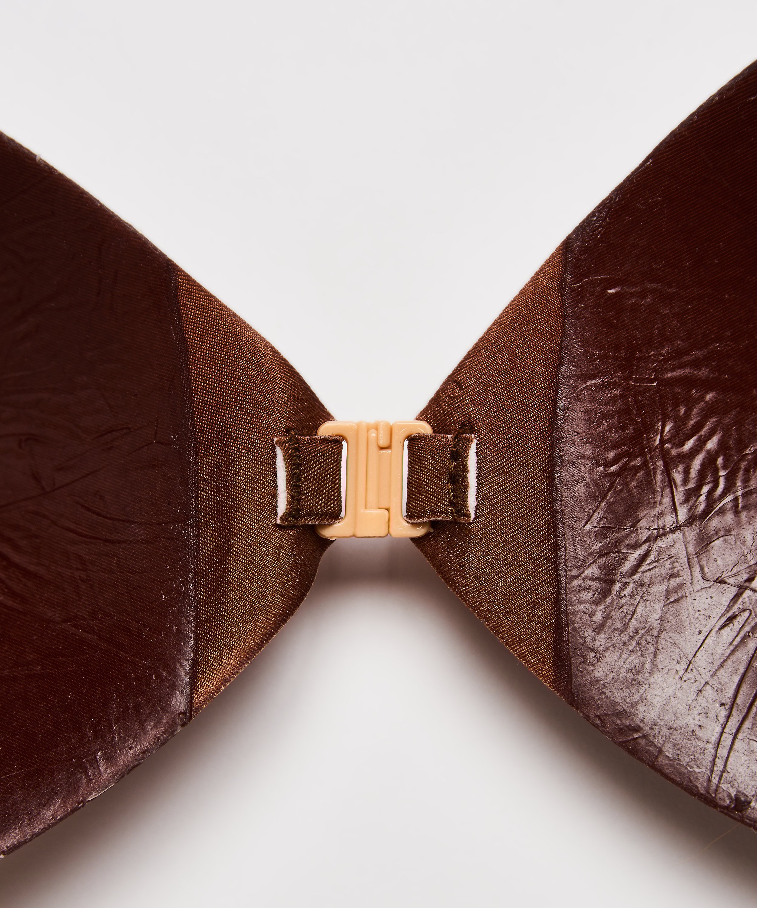 Soutien-gorge adhésif, Marron, main