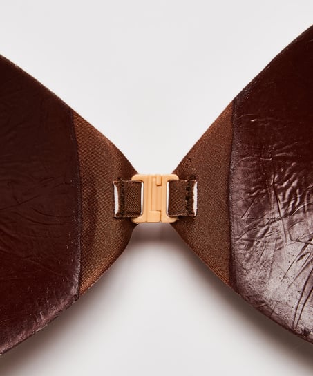 Soutien-gorge adhésif, Marron