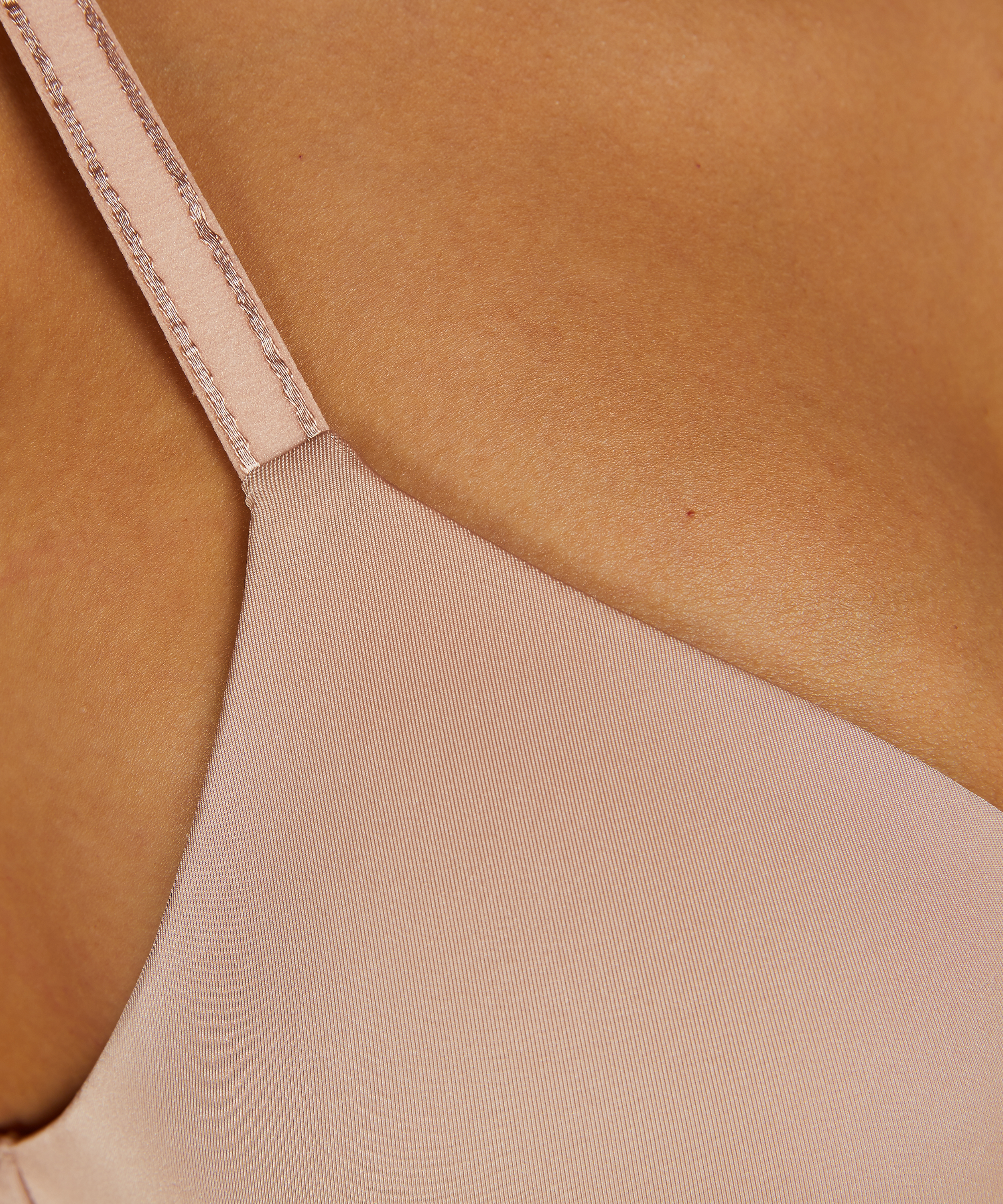 Soutien-gorge préformé sans armatures Mona, Beige, main