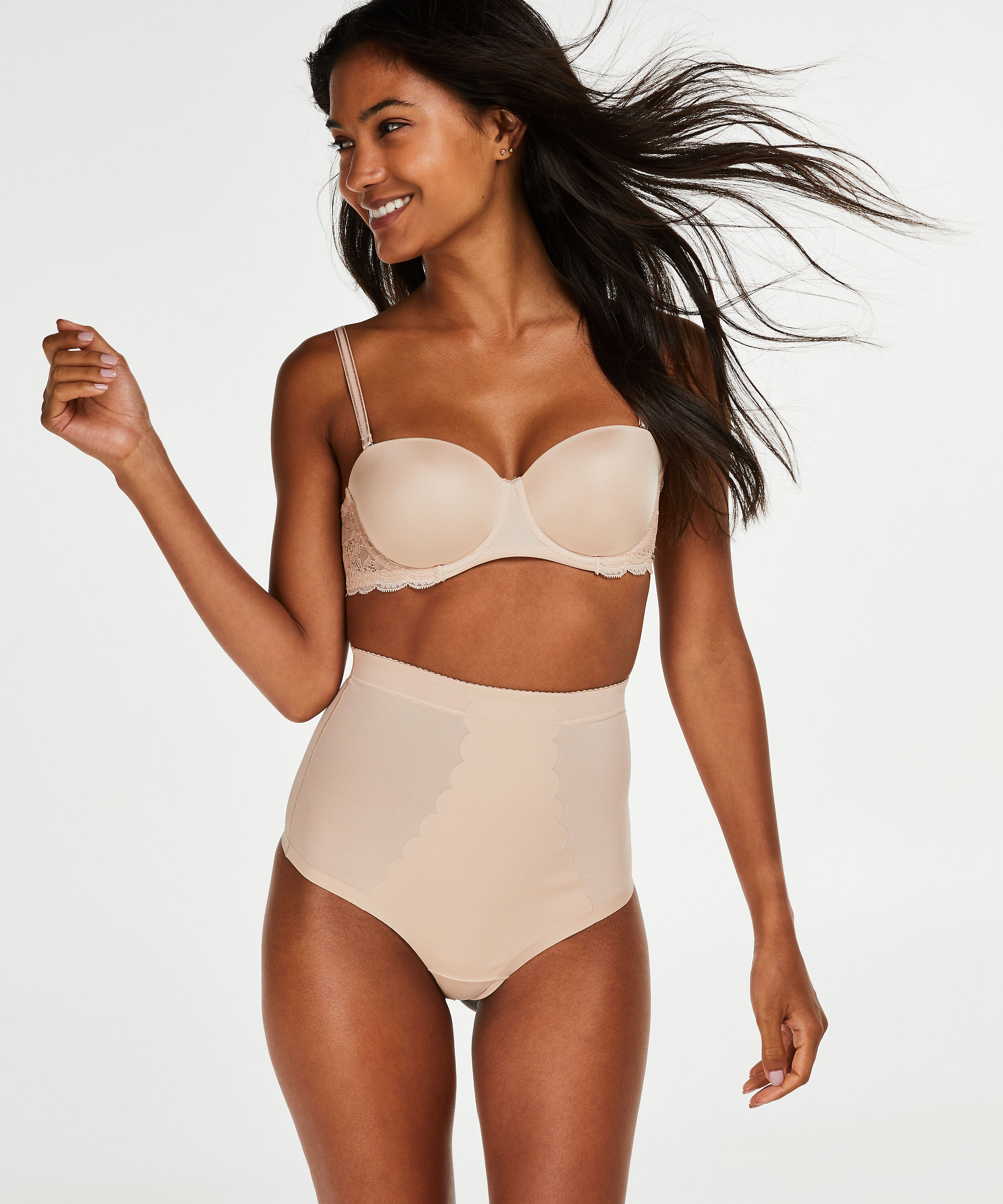 String taille haute avec gaine sculptante en dentelle festonnée - Level 3, Beige