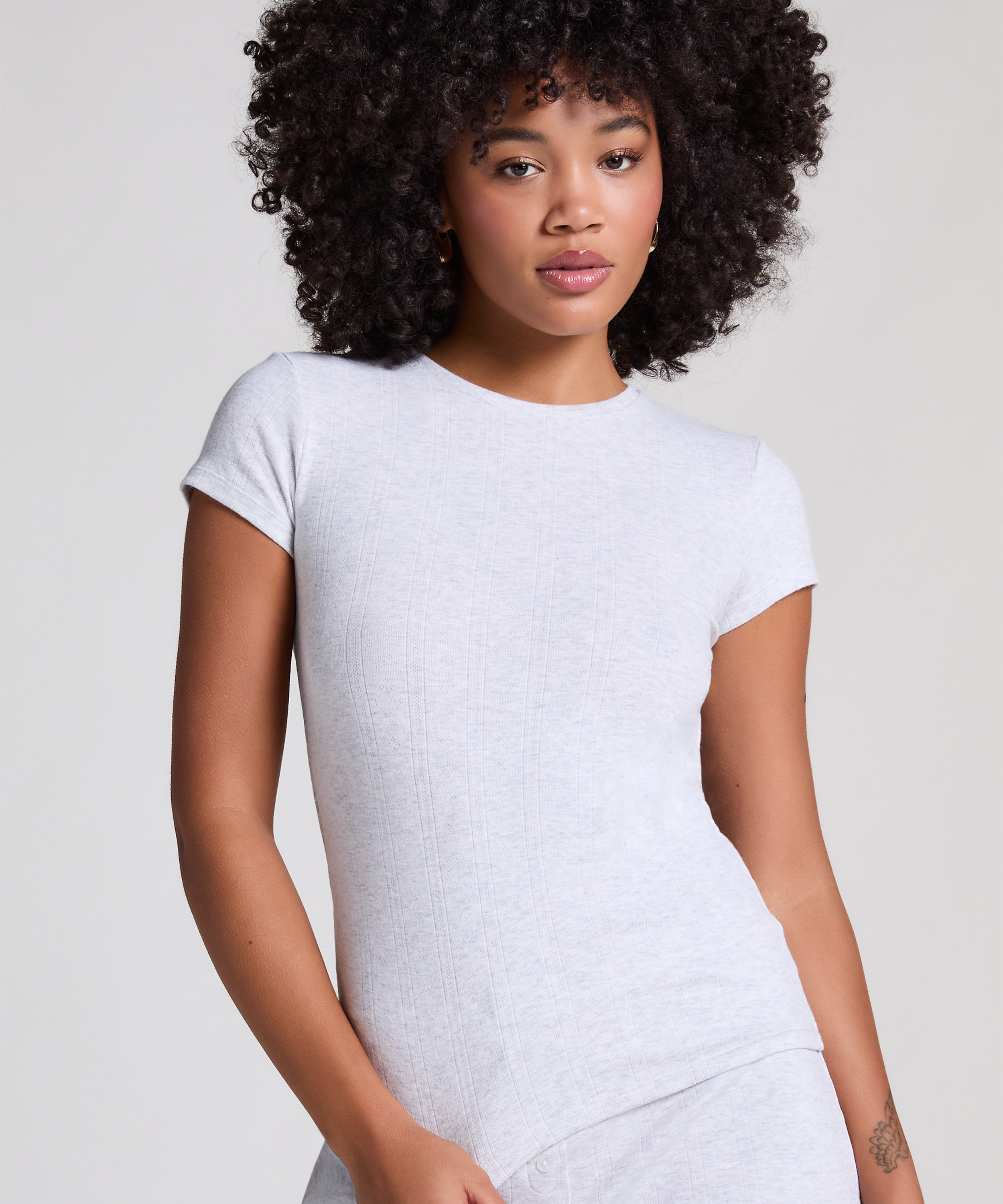 Top Pointelle, Gris, main