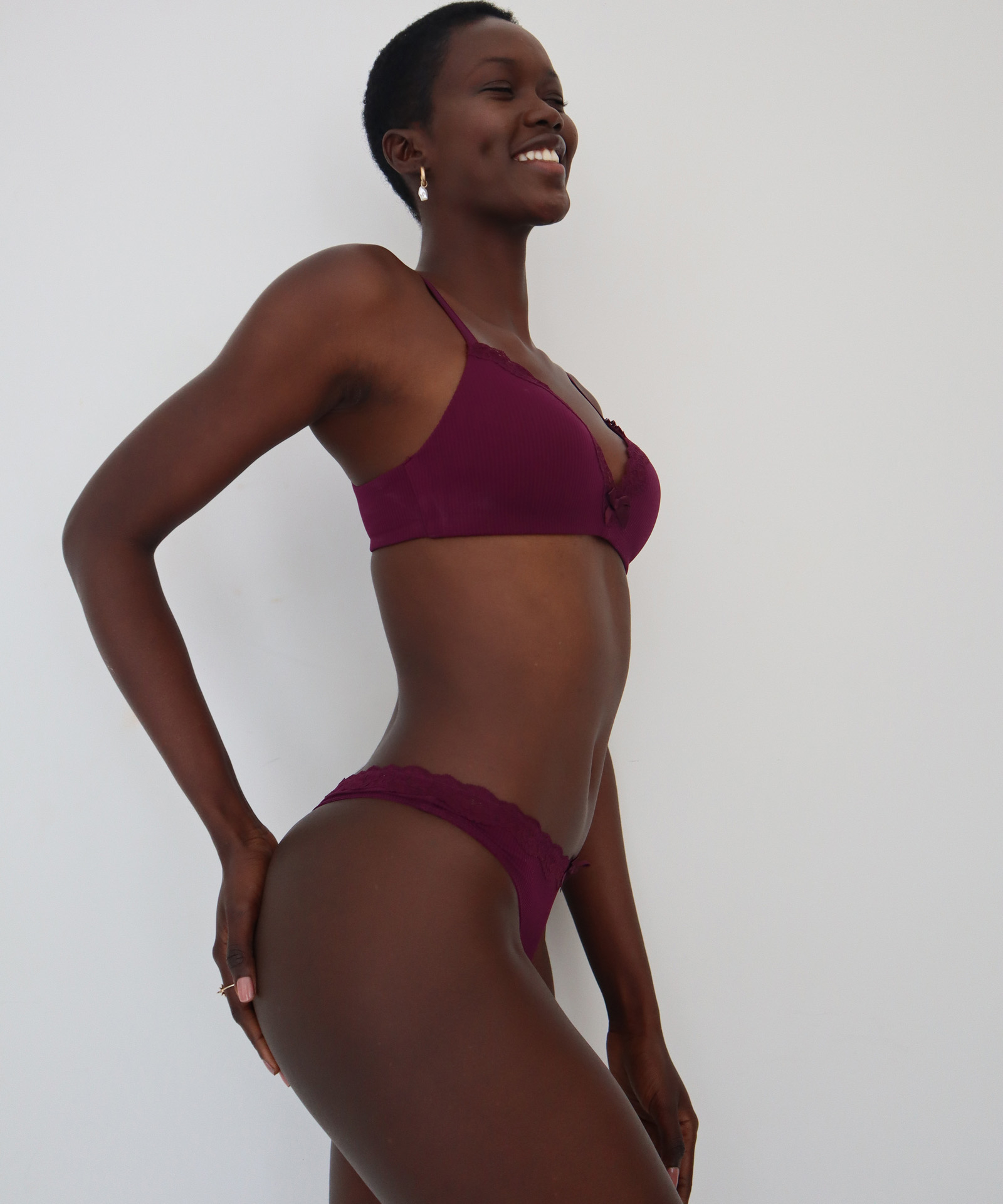 Soutien-gorge sans armatures préformé Lola, Violet, main