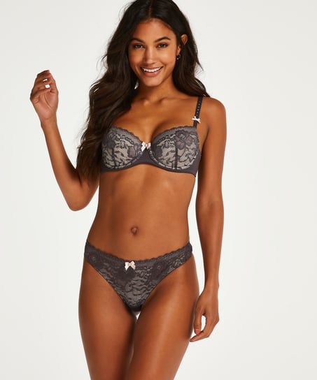 String Theresa, Gris