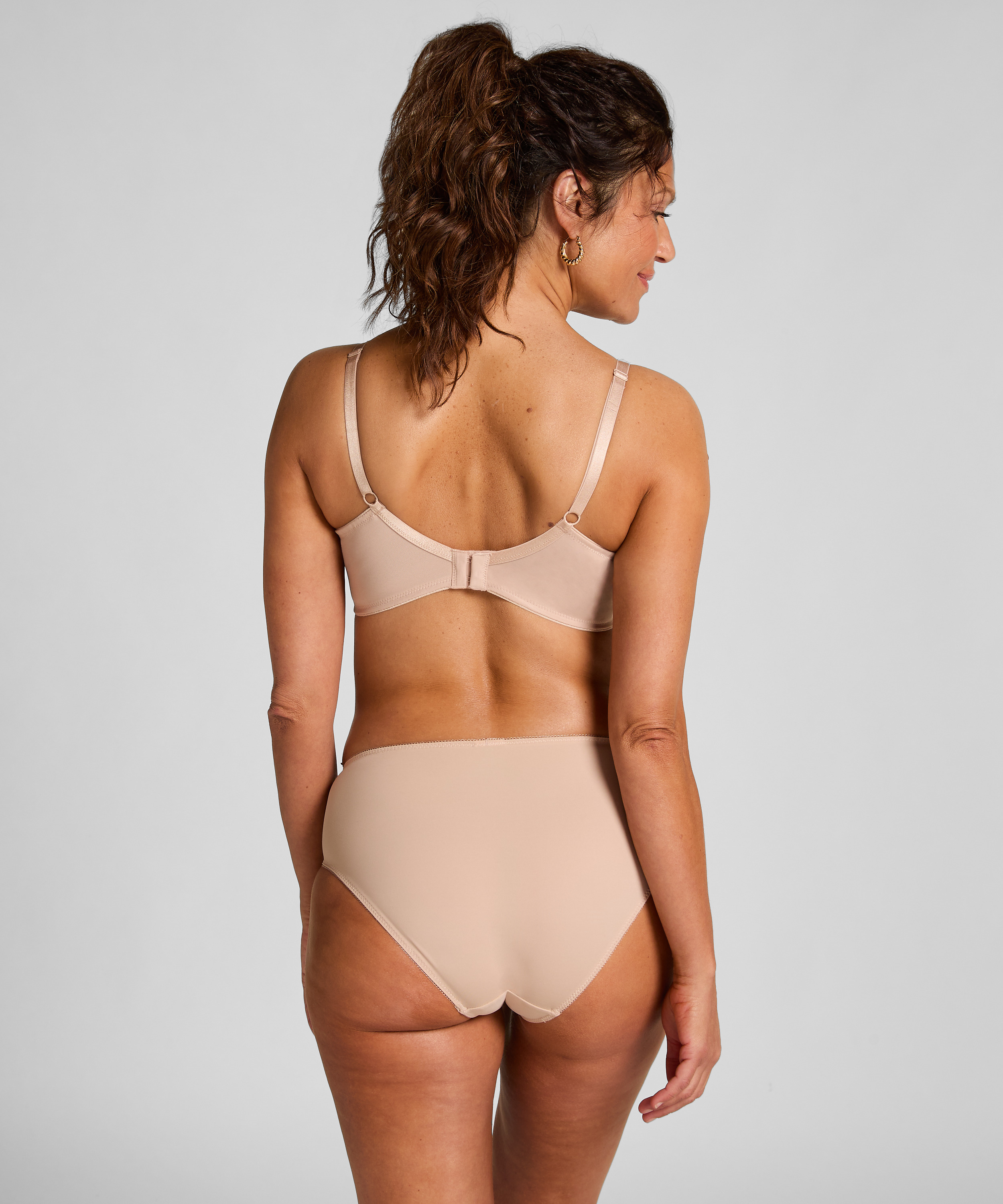 Soutien-gorge à armatures non-préformé minimiseur Nina, Beige, main