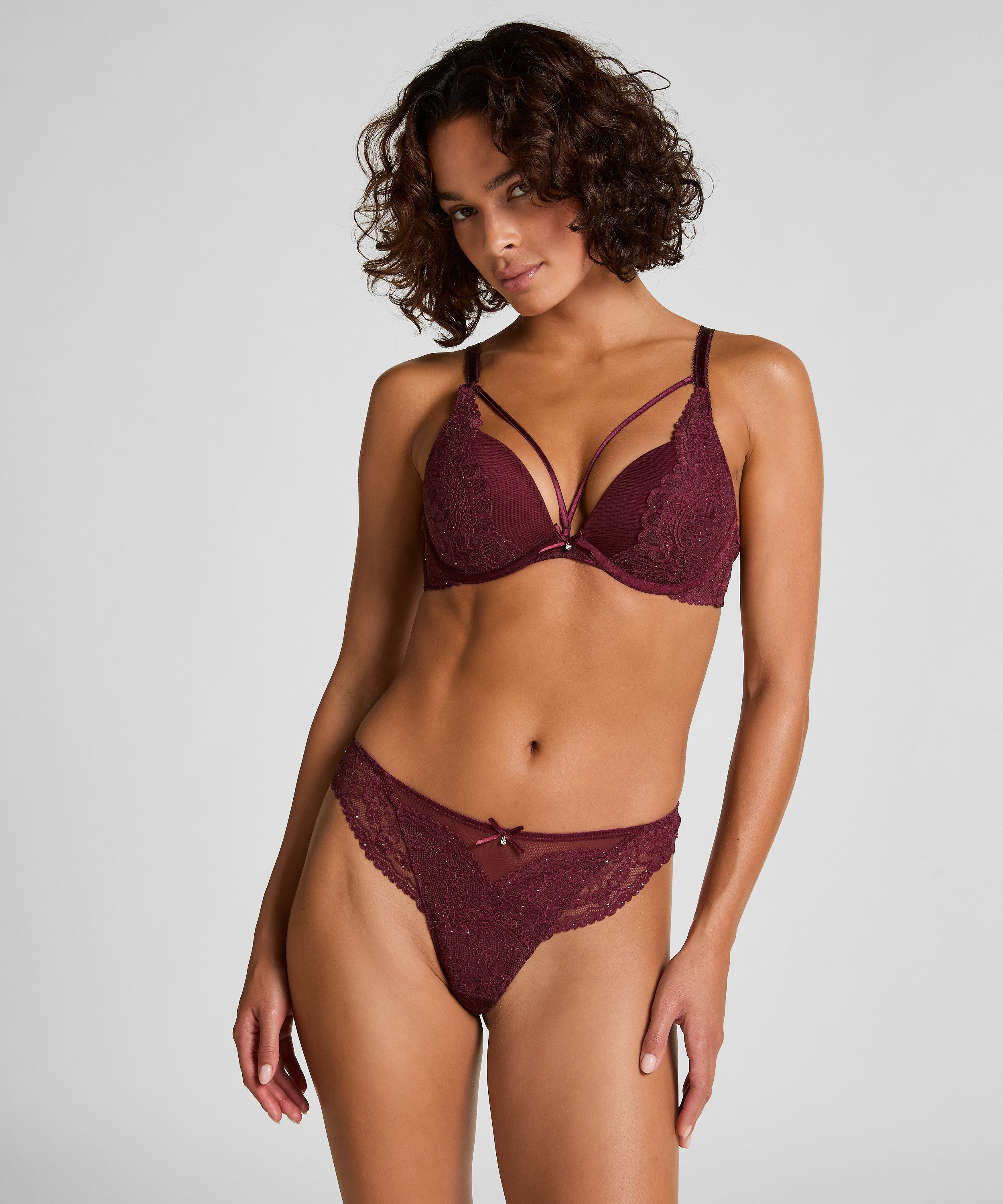 Soutien-gorge push-up &agrave; armatures pr&eacute;form&eacute; Isadora, Rouge, main