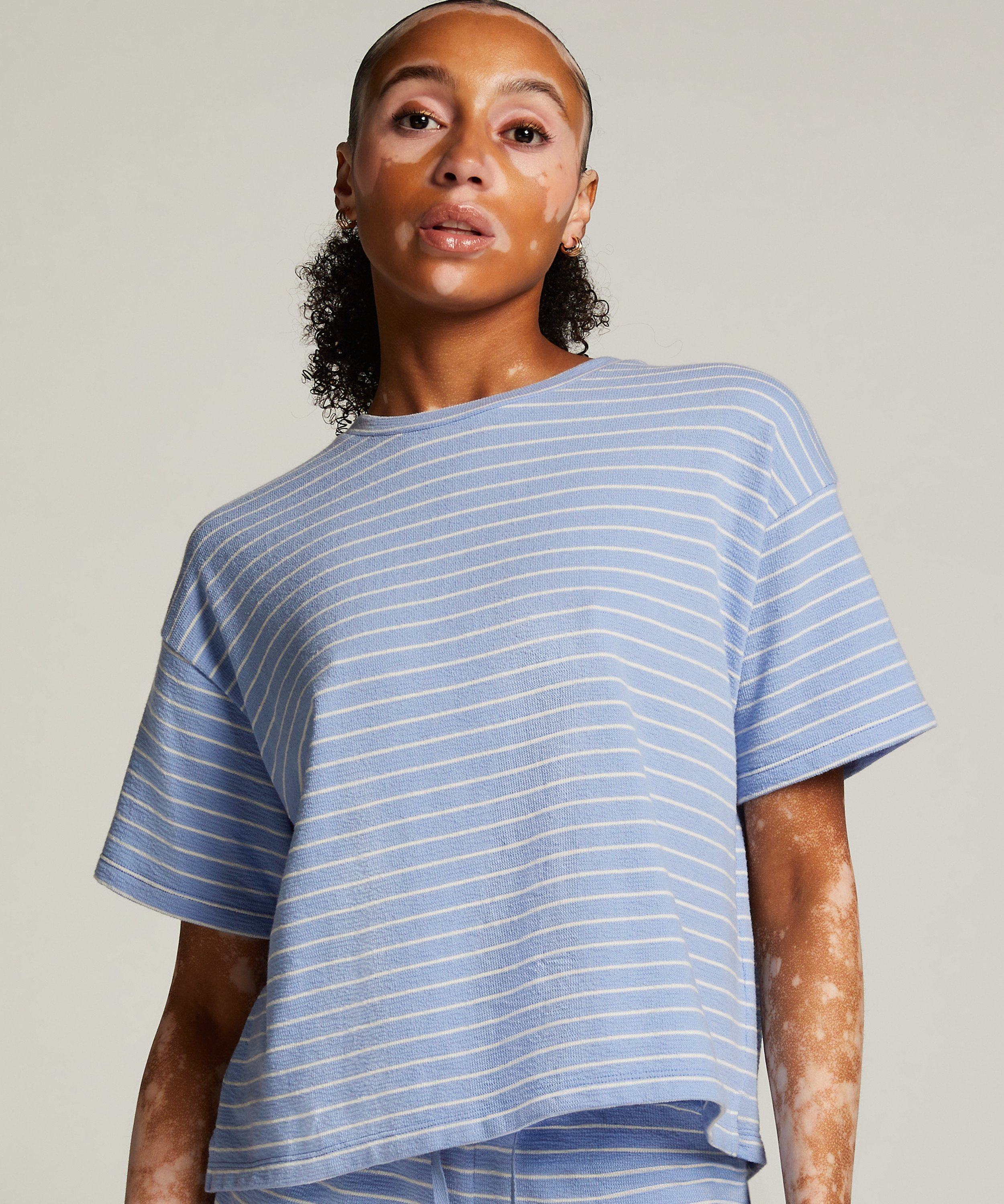 Haut de pyjama, Bleu, main