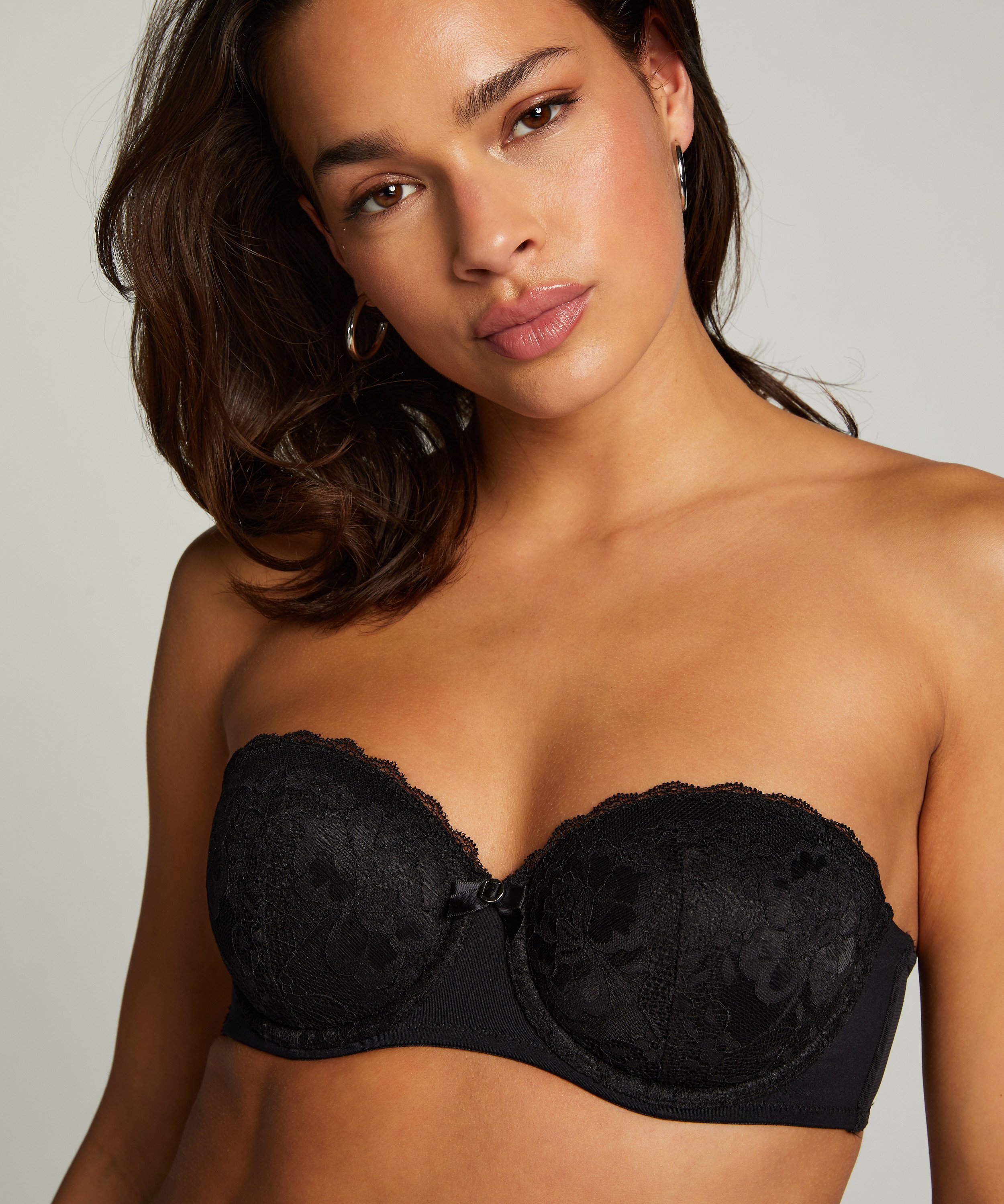 Soutien-gorge à armatures préformé sans bretelles Maya, Noir, main