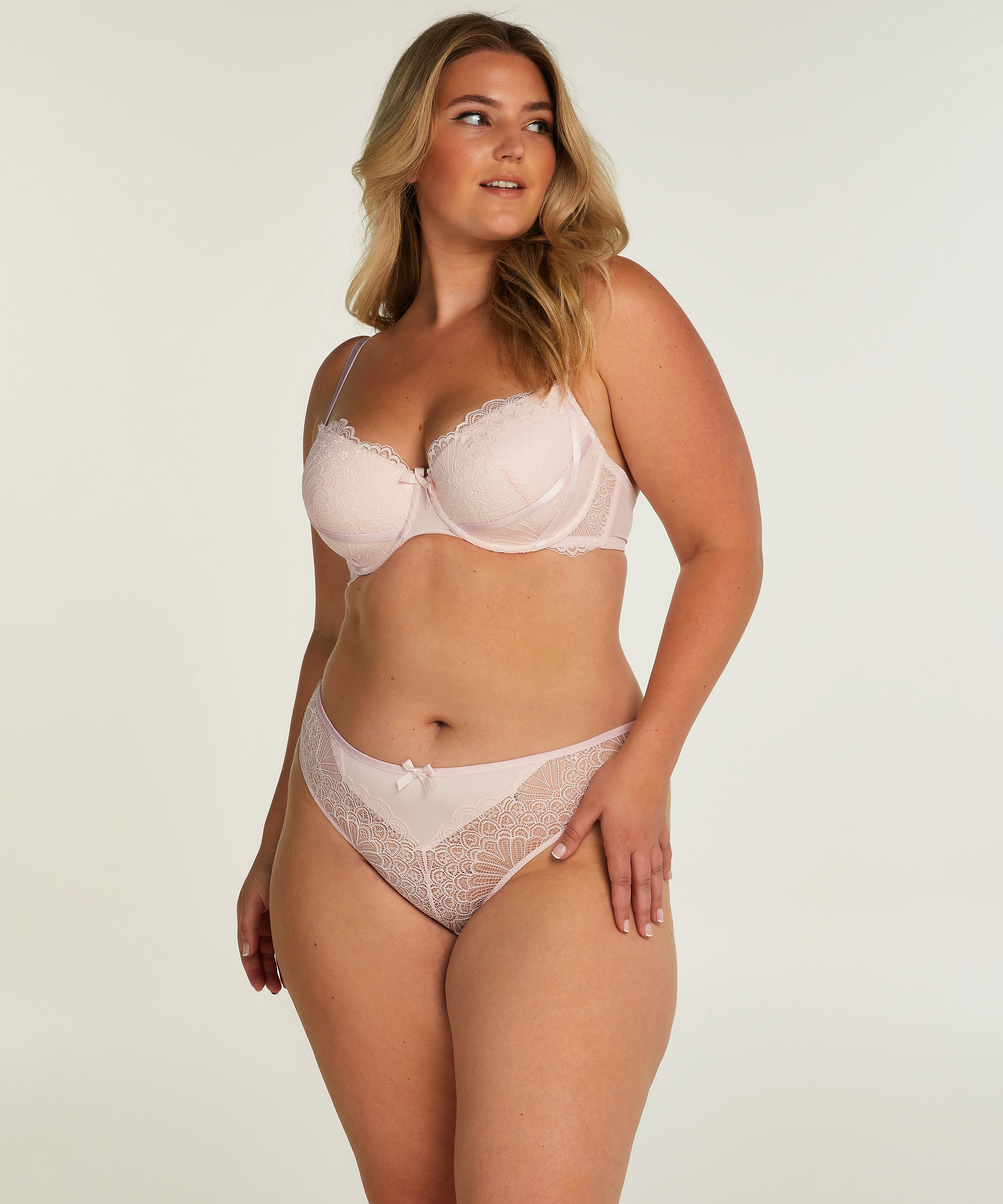 Soutien-gorge à armatures préformé Naomi, Rose, main