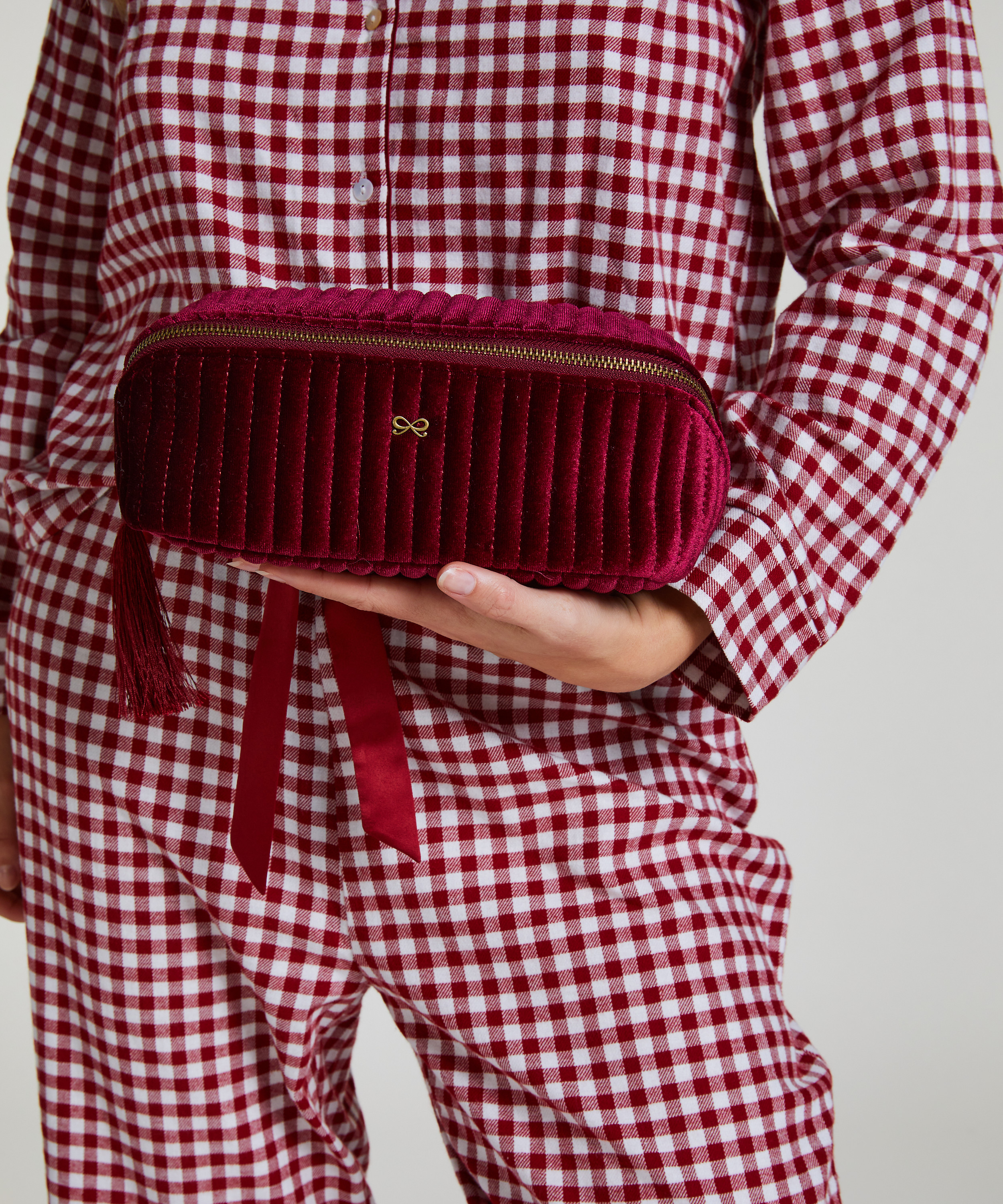 Petite trousse de maquillage Velours, Rouge, main