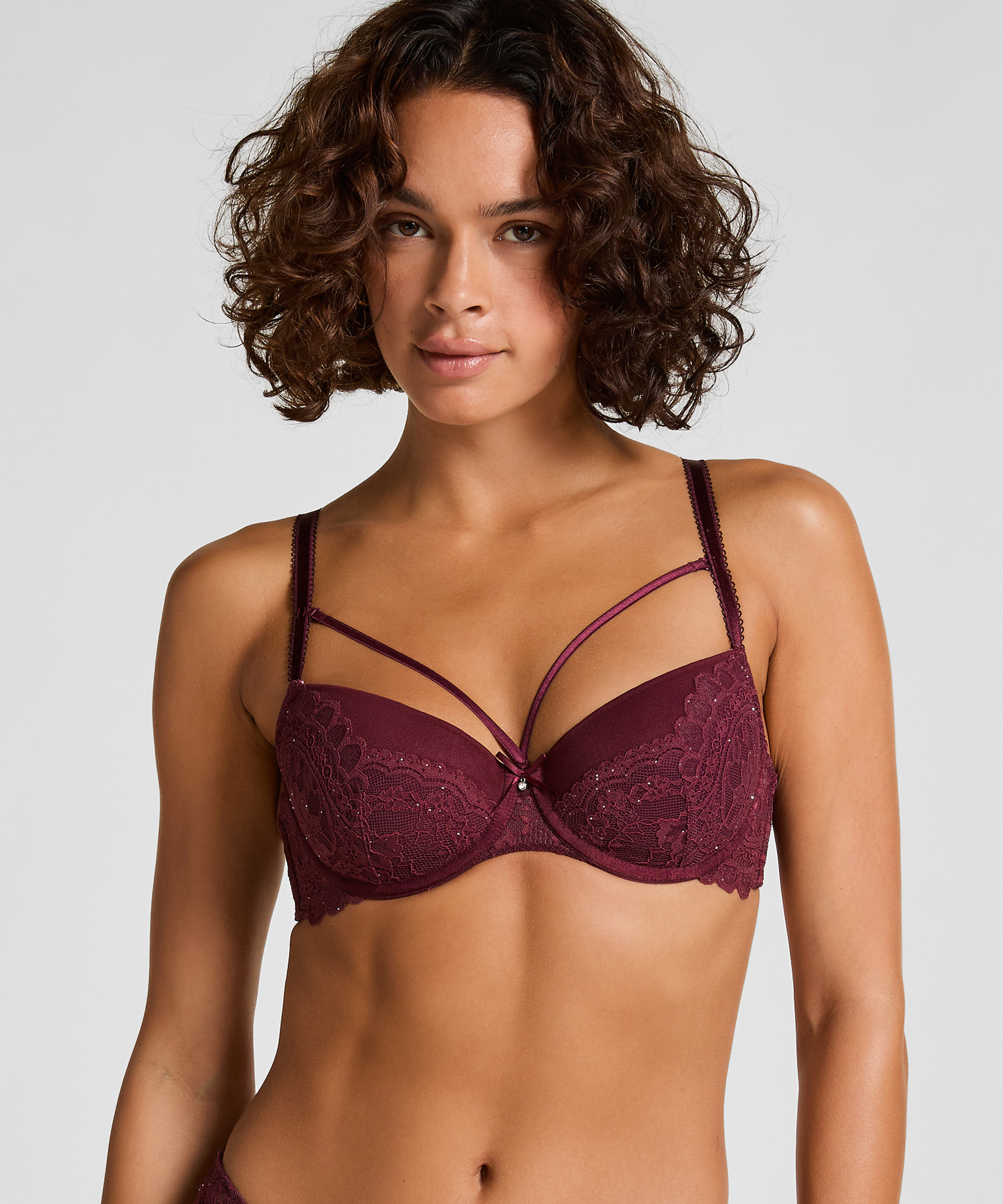 Soutien-gorge à armatures préformé Isadora, Rouge, main