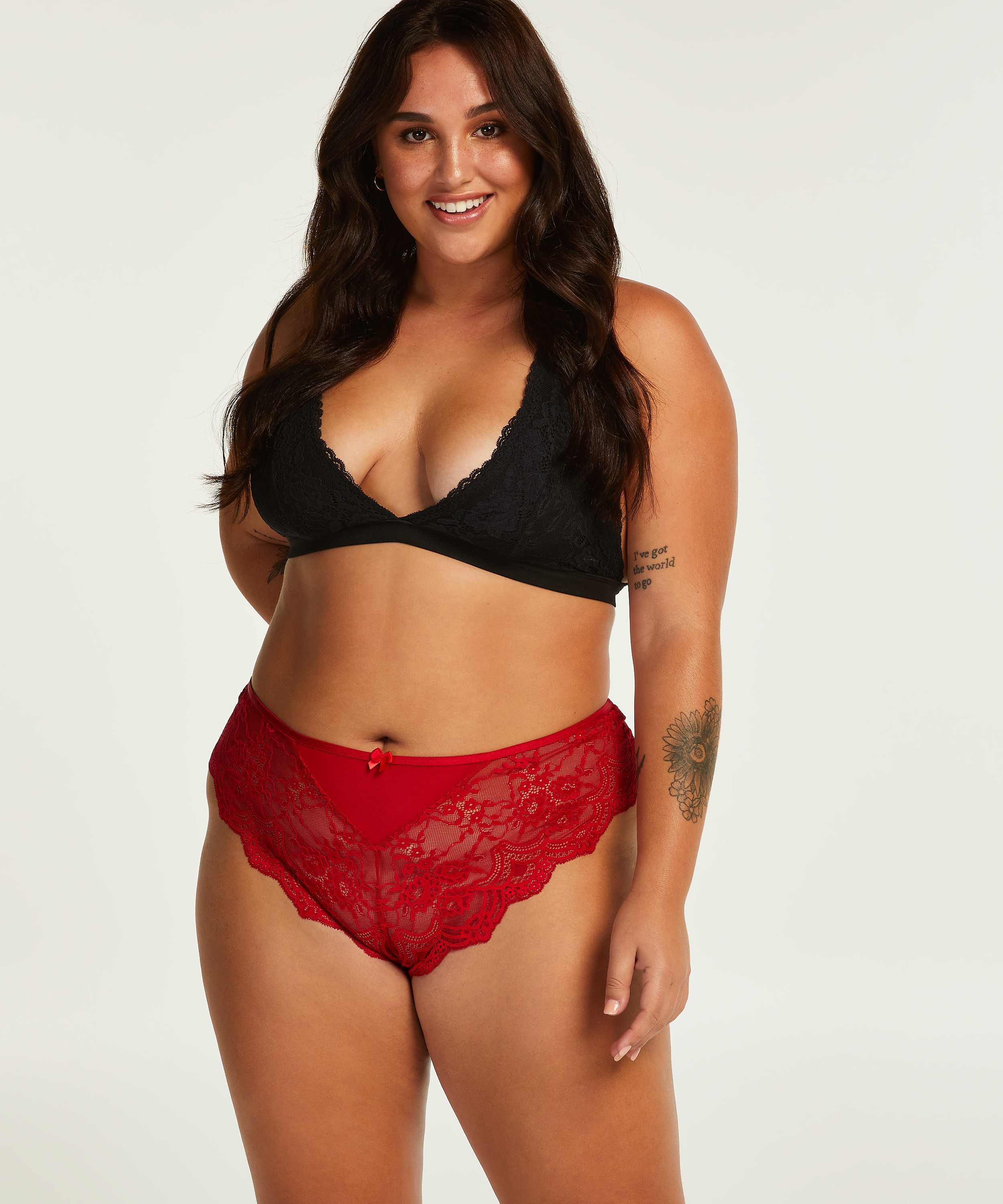 Slip brésilien échancré Heather Curvy, Rouge, main