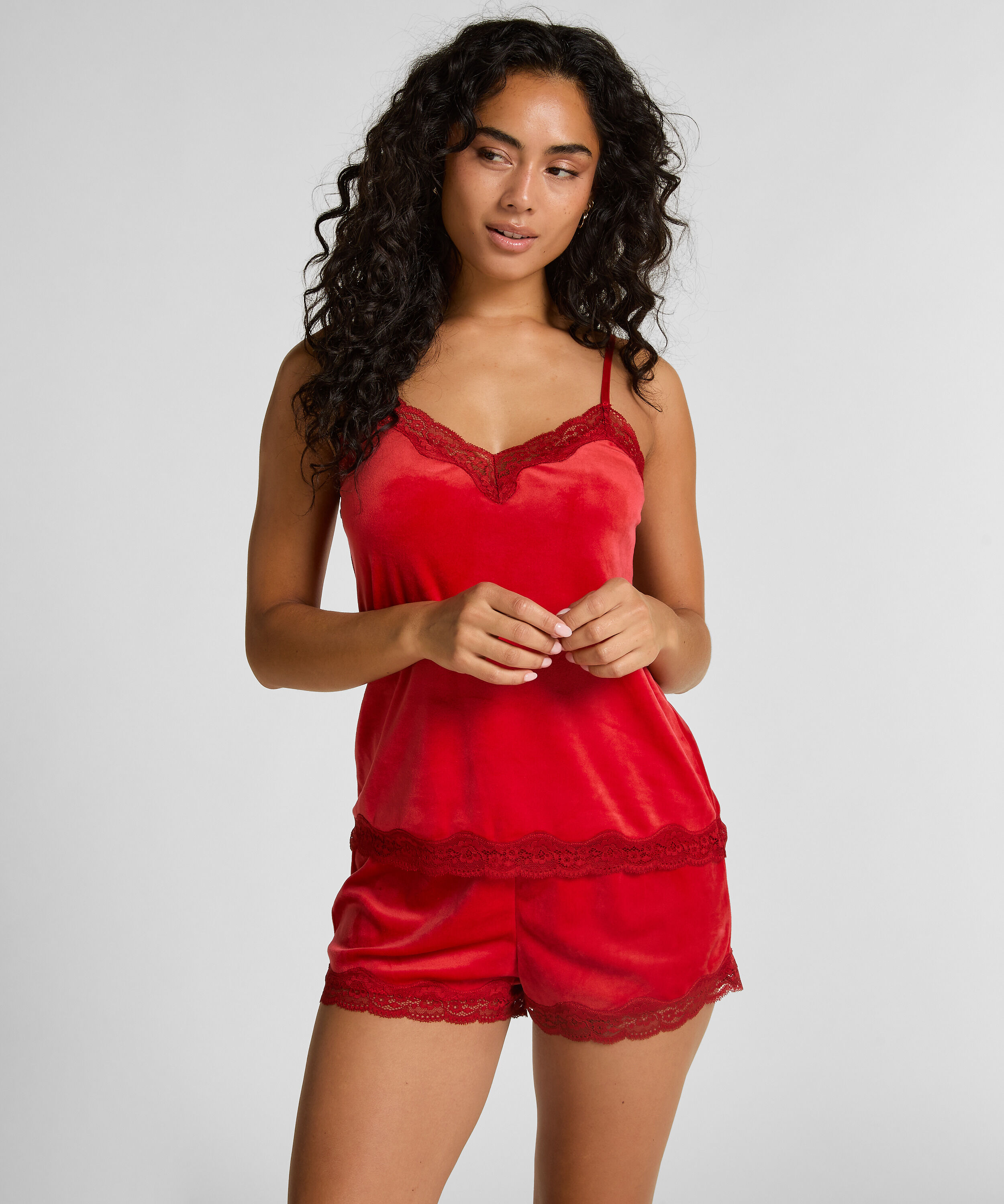 Short en velours à dentelle