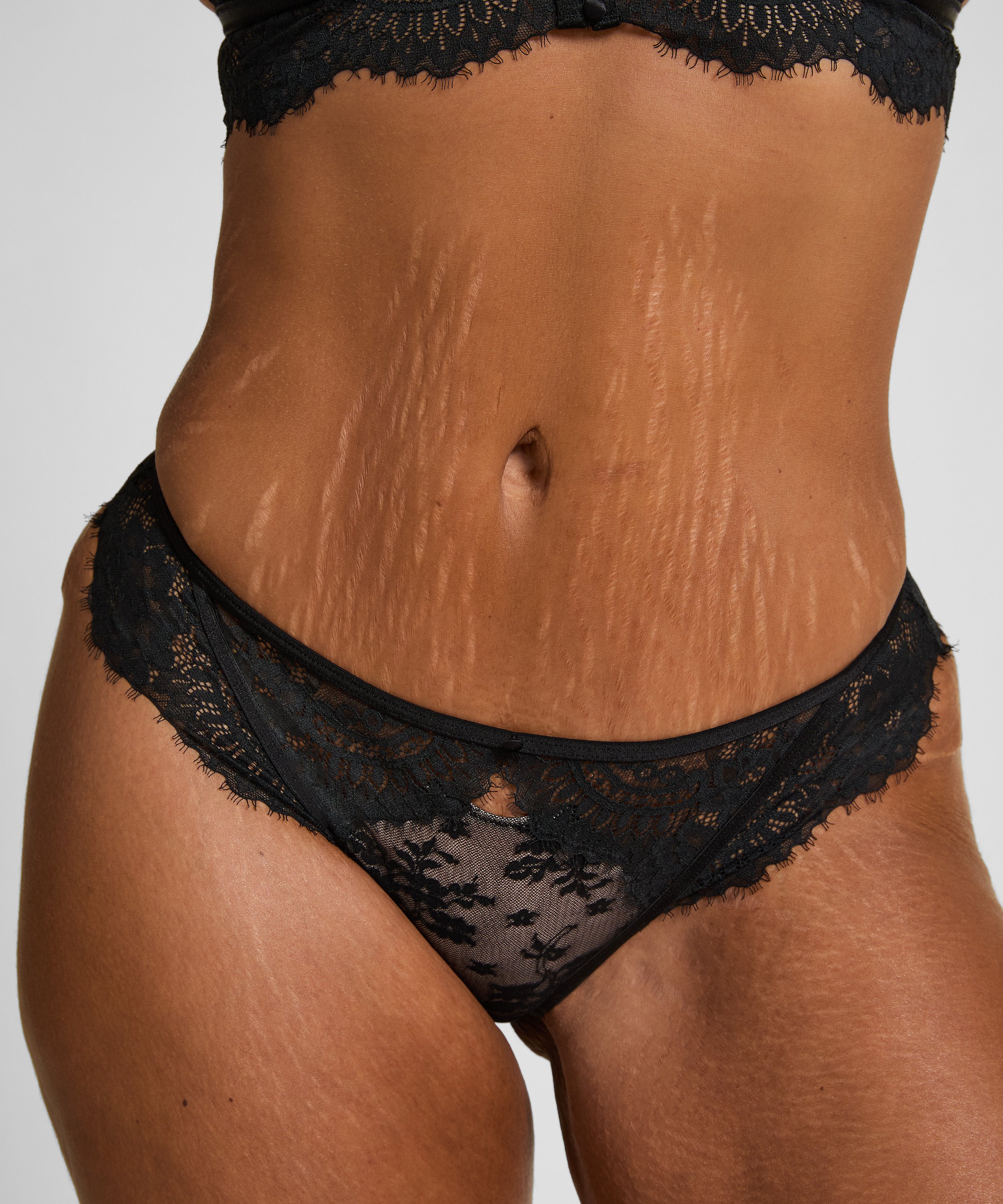 Culotte brésilienne Lou, Noir, main