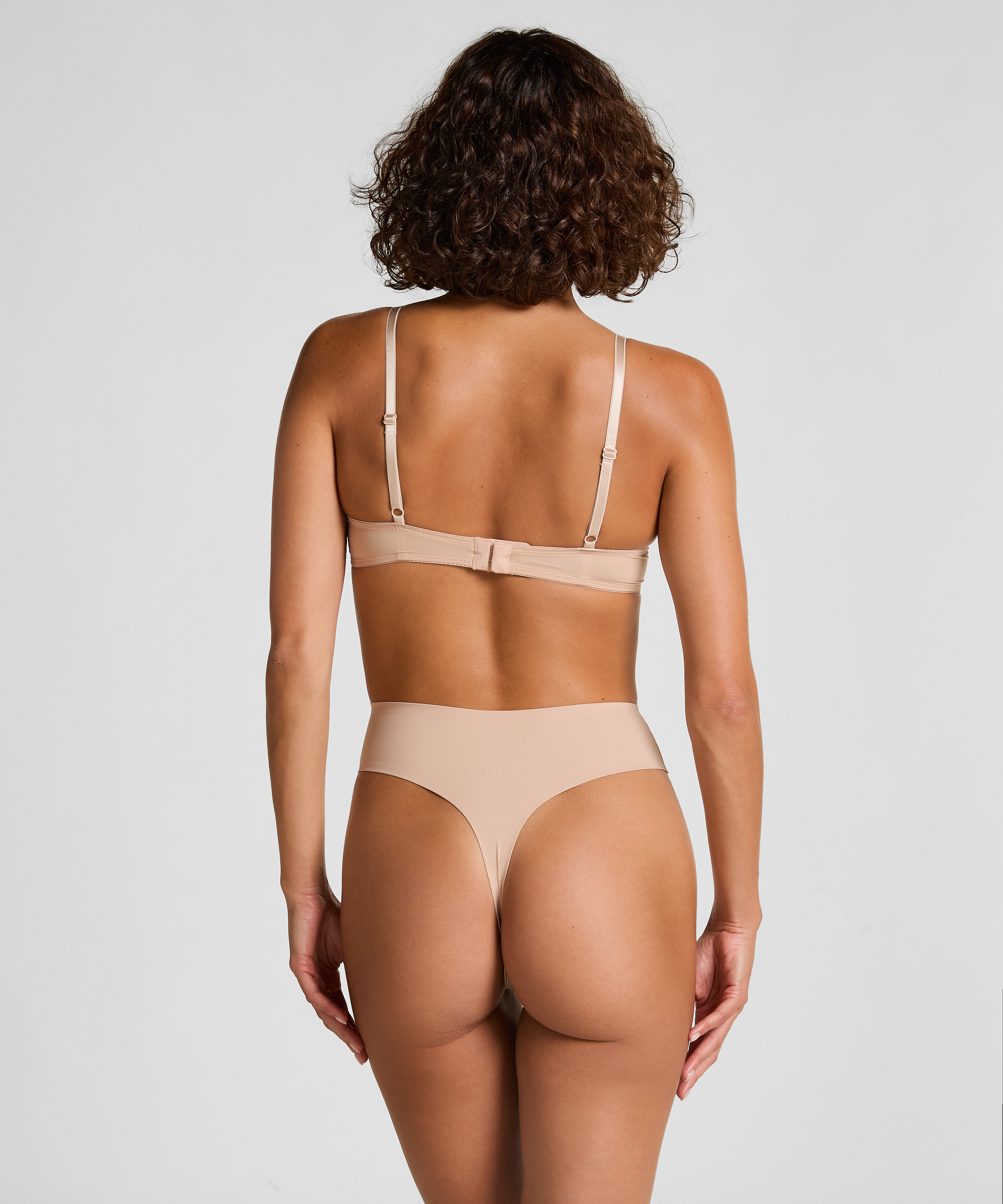 Soutien-gorge à armatures préformé Plunge, Beige, main