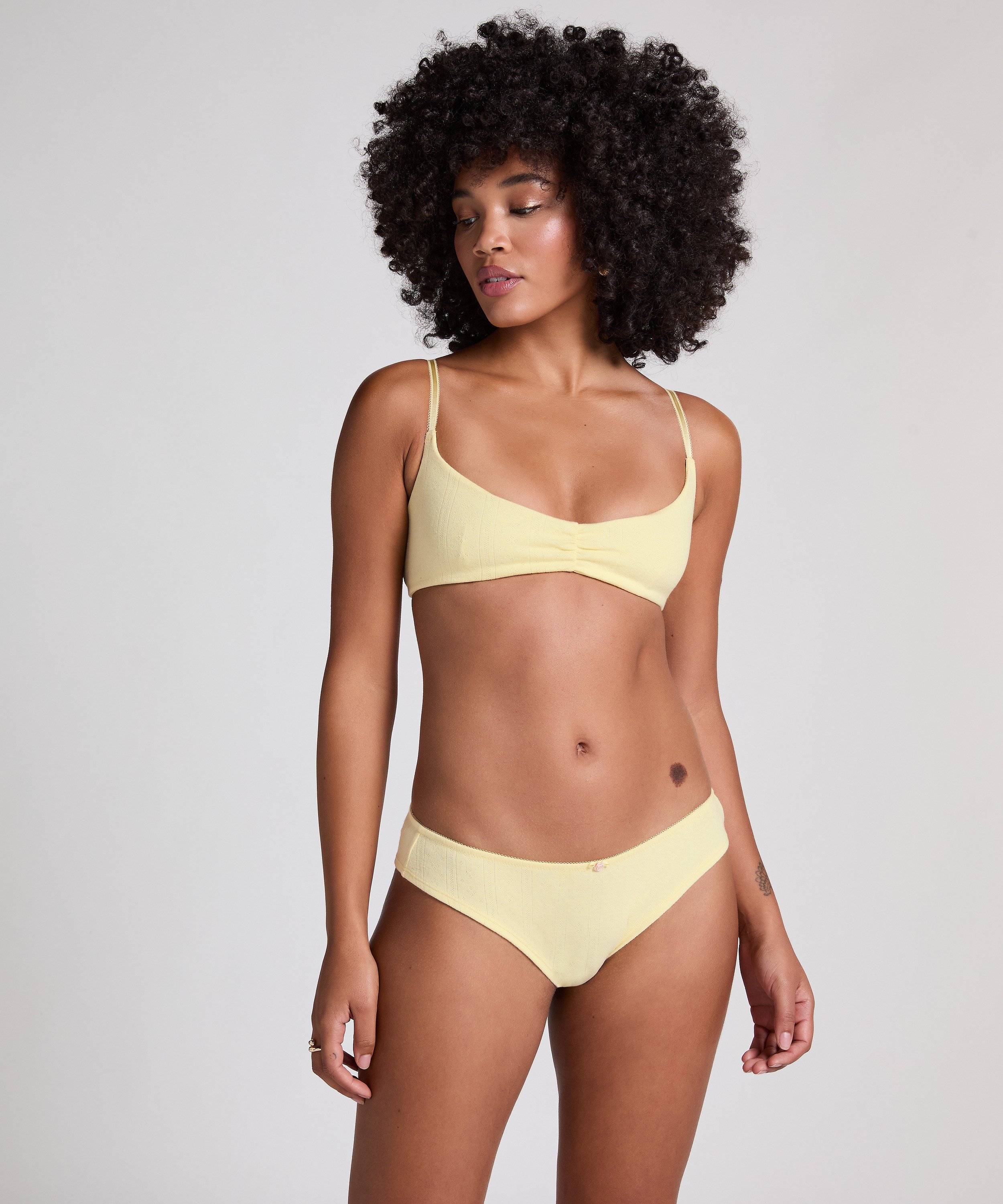 Brassi&egrave;re Pointelle, Jaune, main