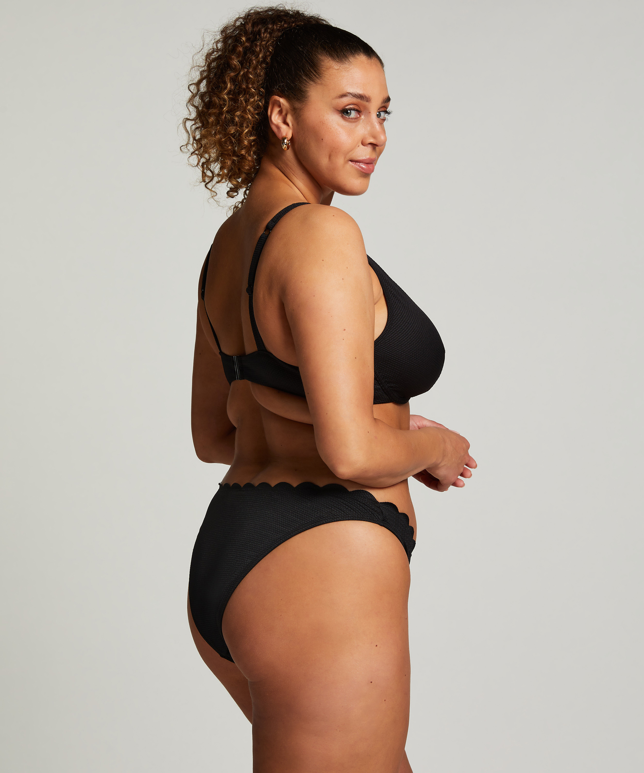 Slip de Bikini Échancrés Scallop, Noir, main
