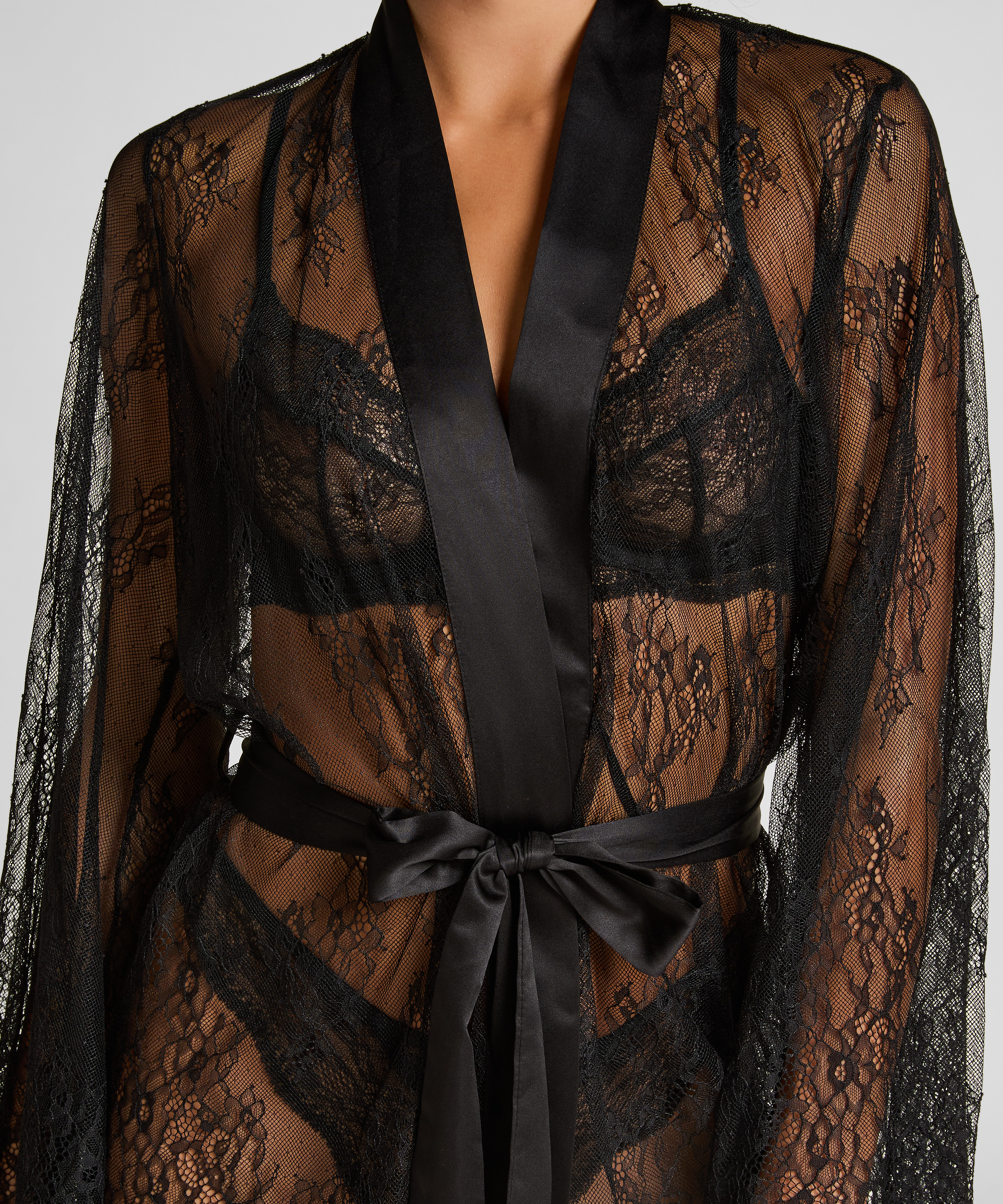 Kimono tout en dentelle, Noir, main