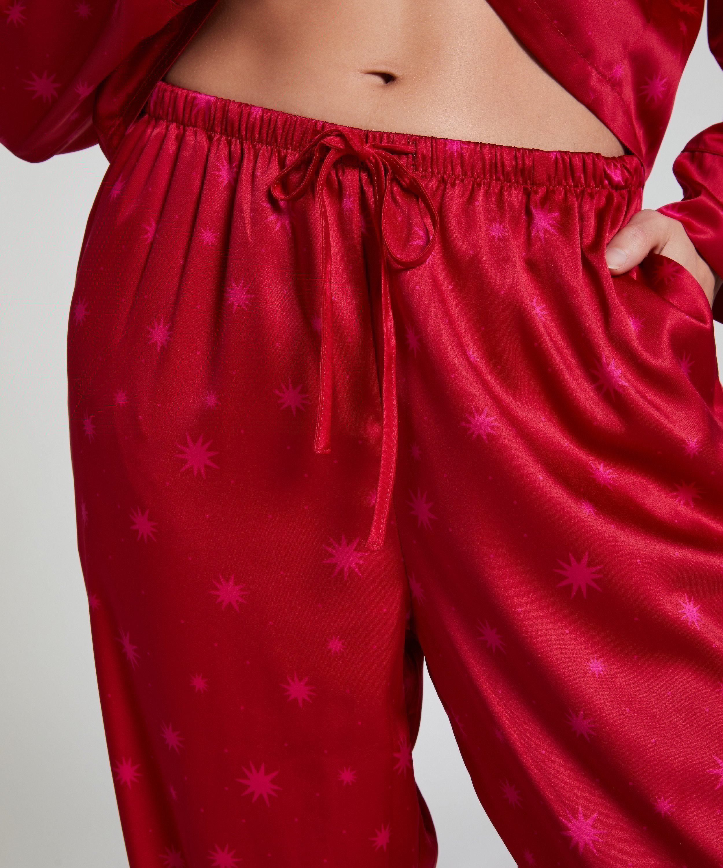 Pantalon Satin, Rouge, main