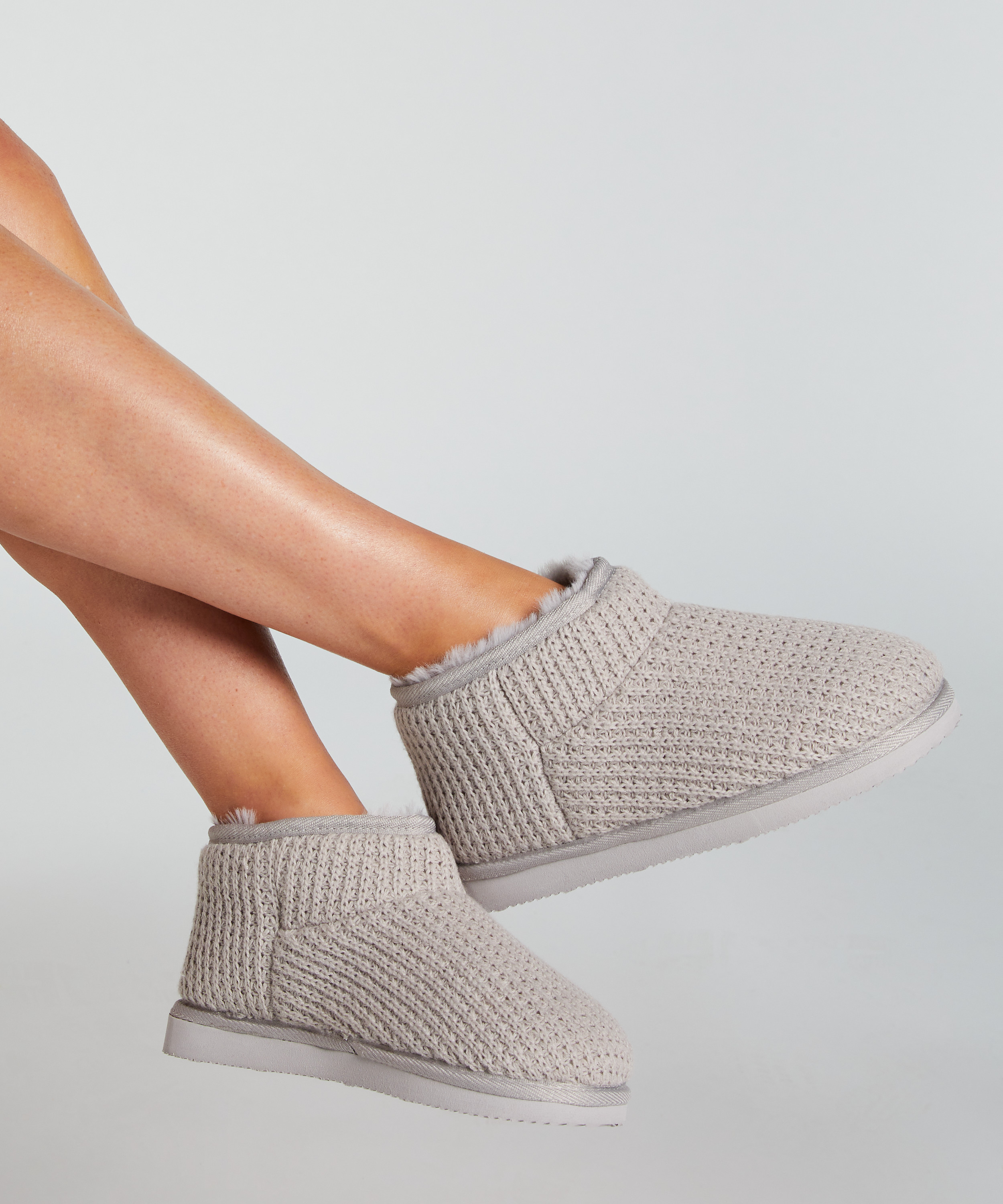 Pantoufles Saar, Gris, main