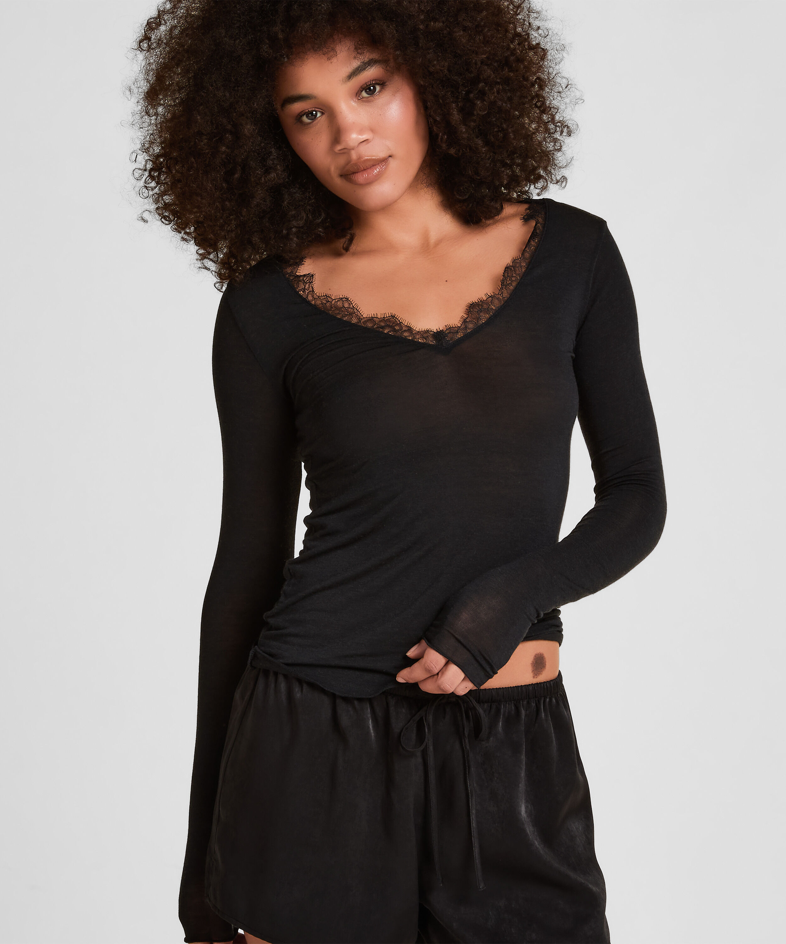 Top col V en dentelle ultra-doux avec cachemire, Noir
