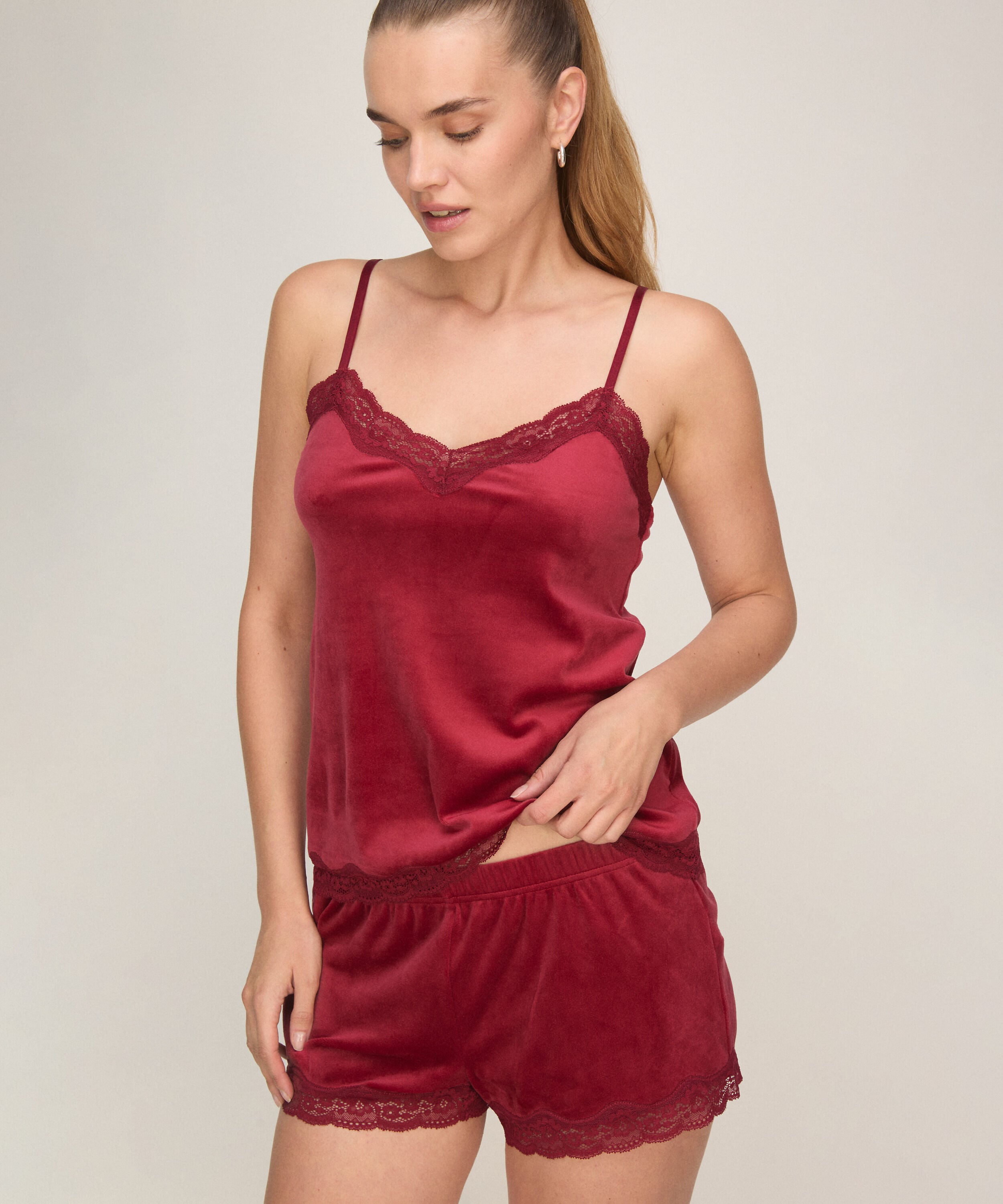 Camisole velours Dentelle, Rouge Camisole velours Dentelle, Rouge