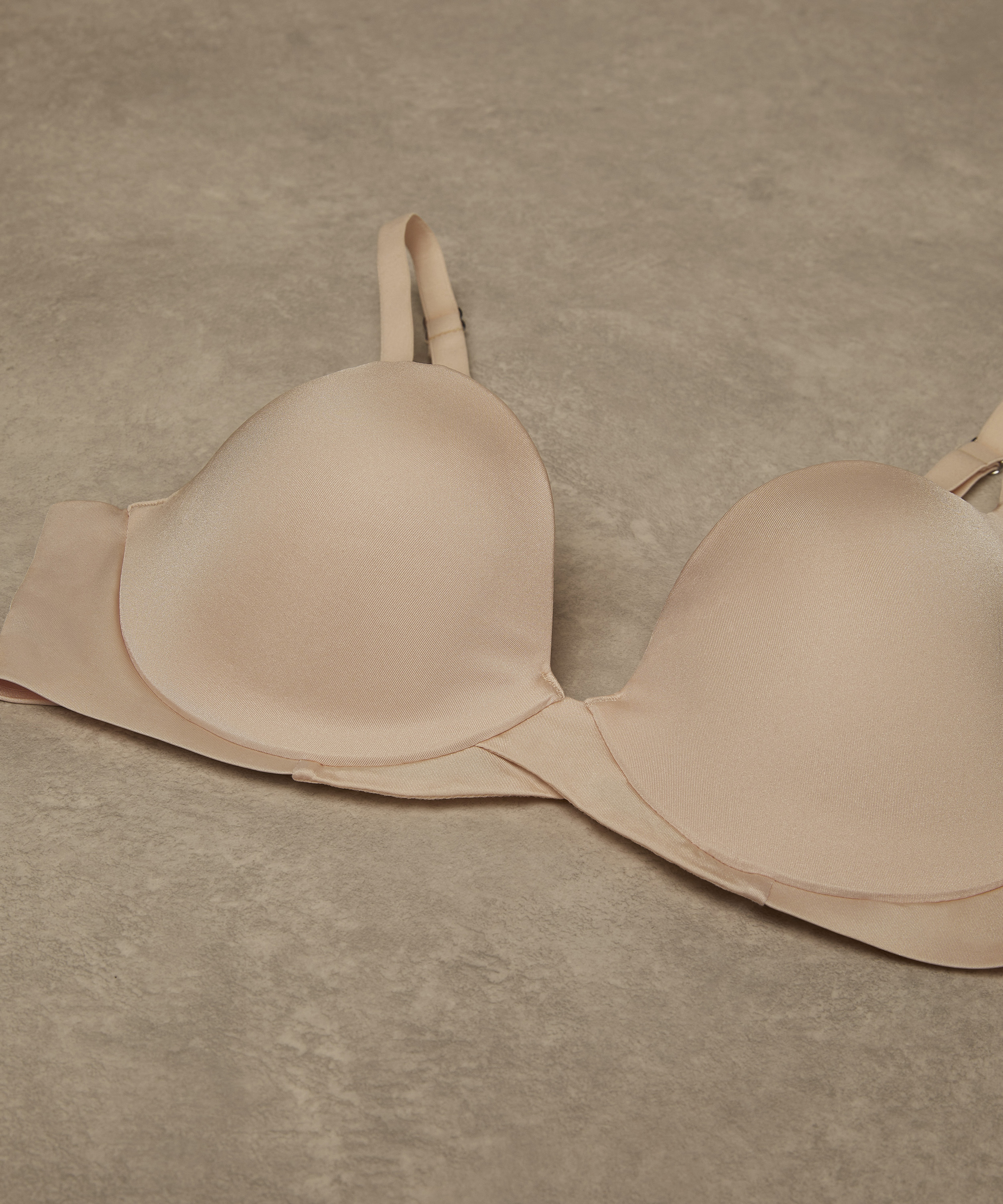 Soutien-gorge à armatures préformé Smooth, Beige, main