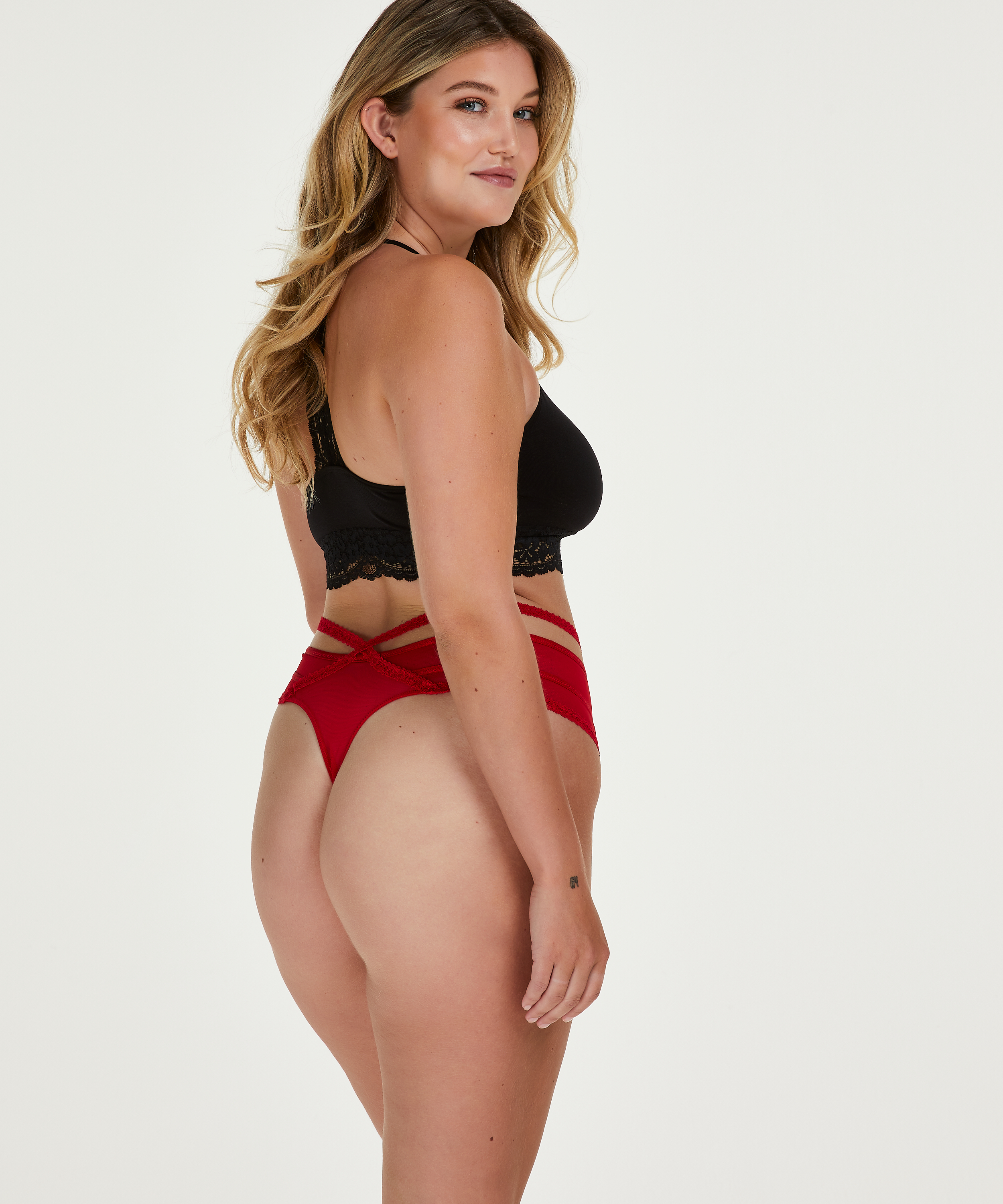 String haut Bonnie Curvy, Rouge, main