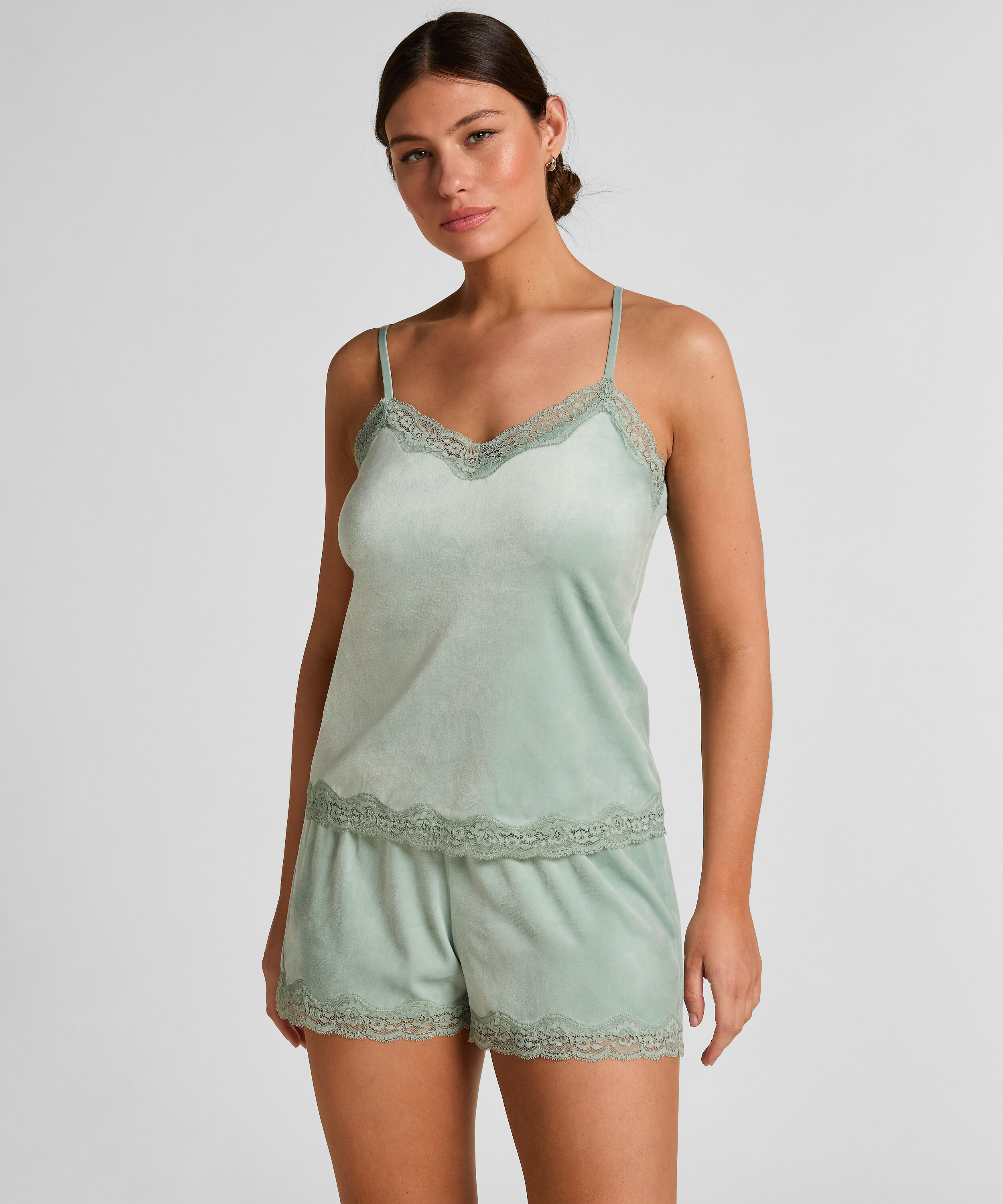 Short en velours à dentelle