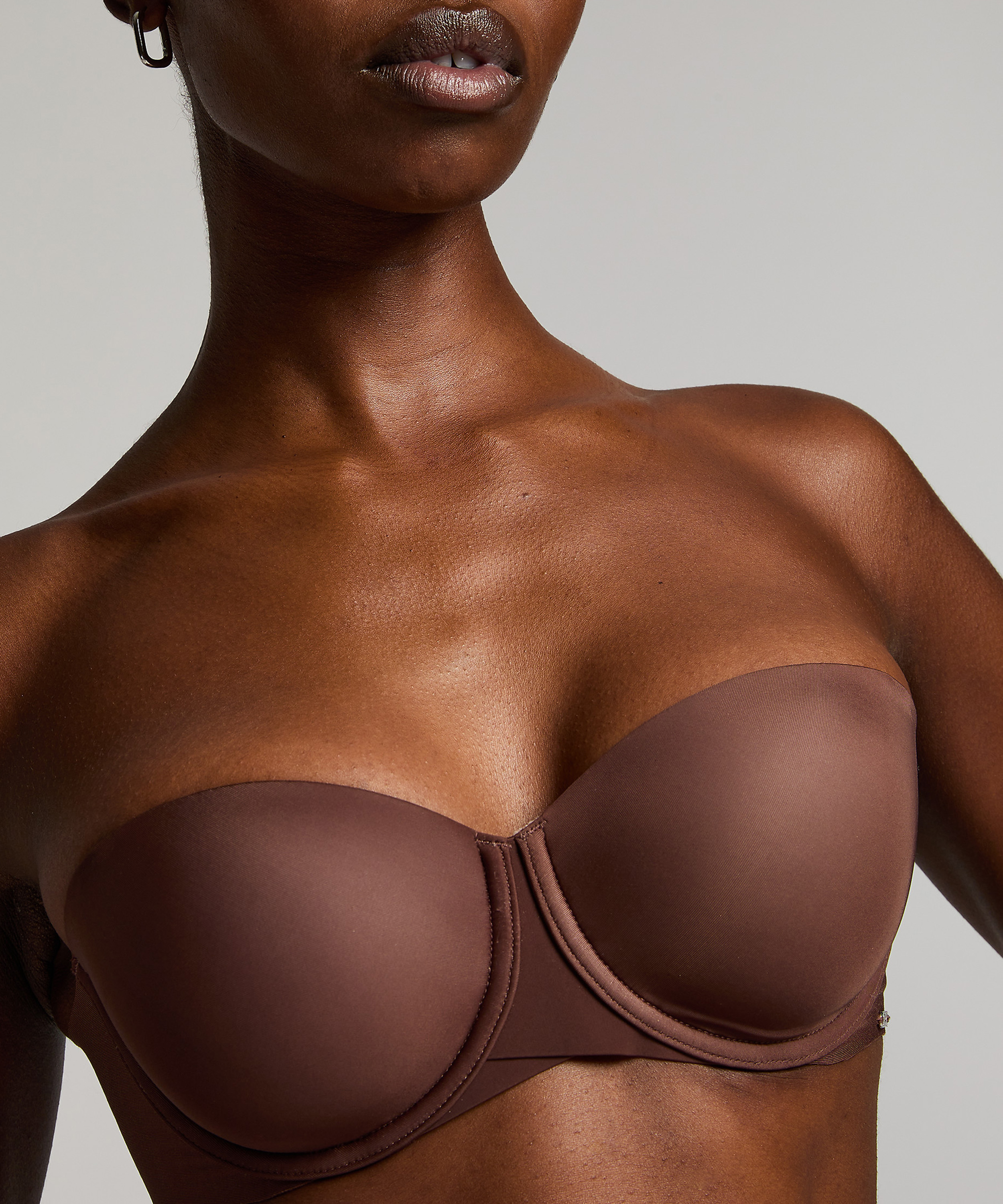 Soutien-gorge à armatures préformé sans bretelles Jane, Marron, main