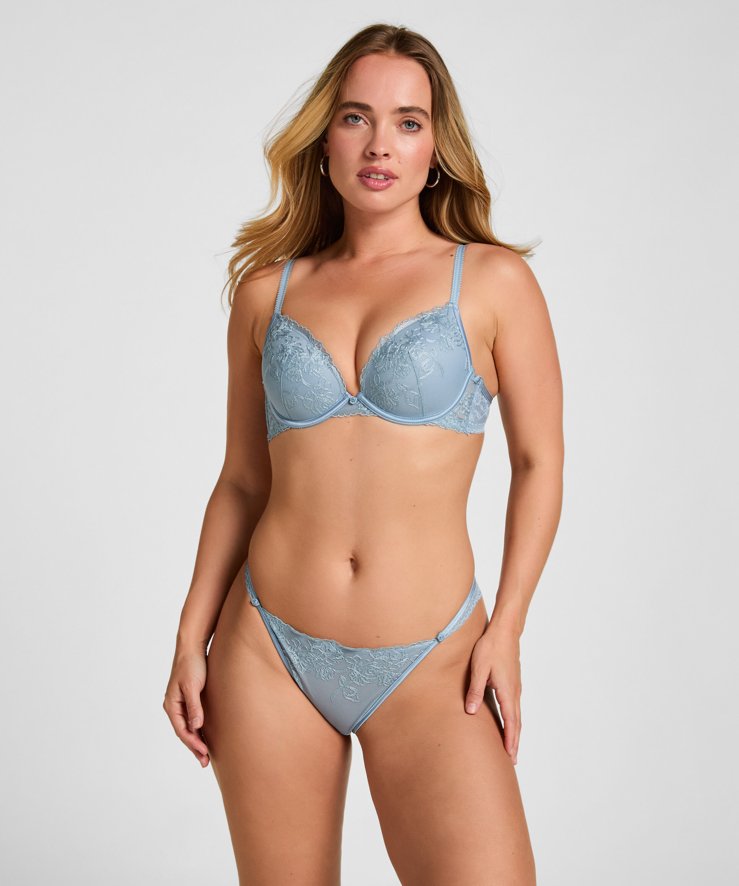 Brésilien Nola, Bleu