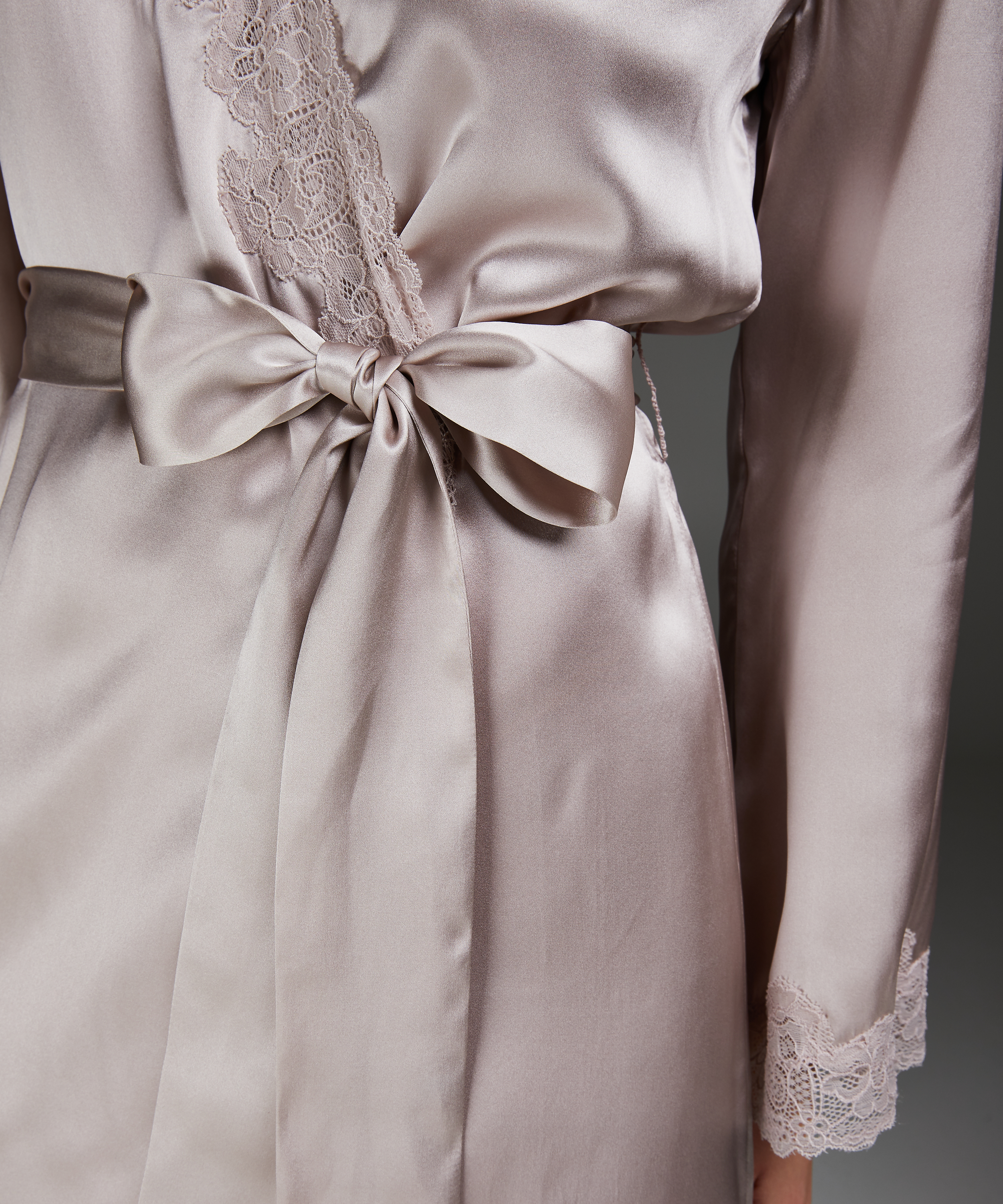 Kimono en dentelle de soie, Rose, main