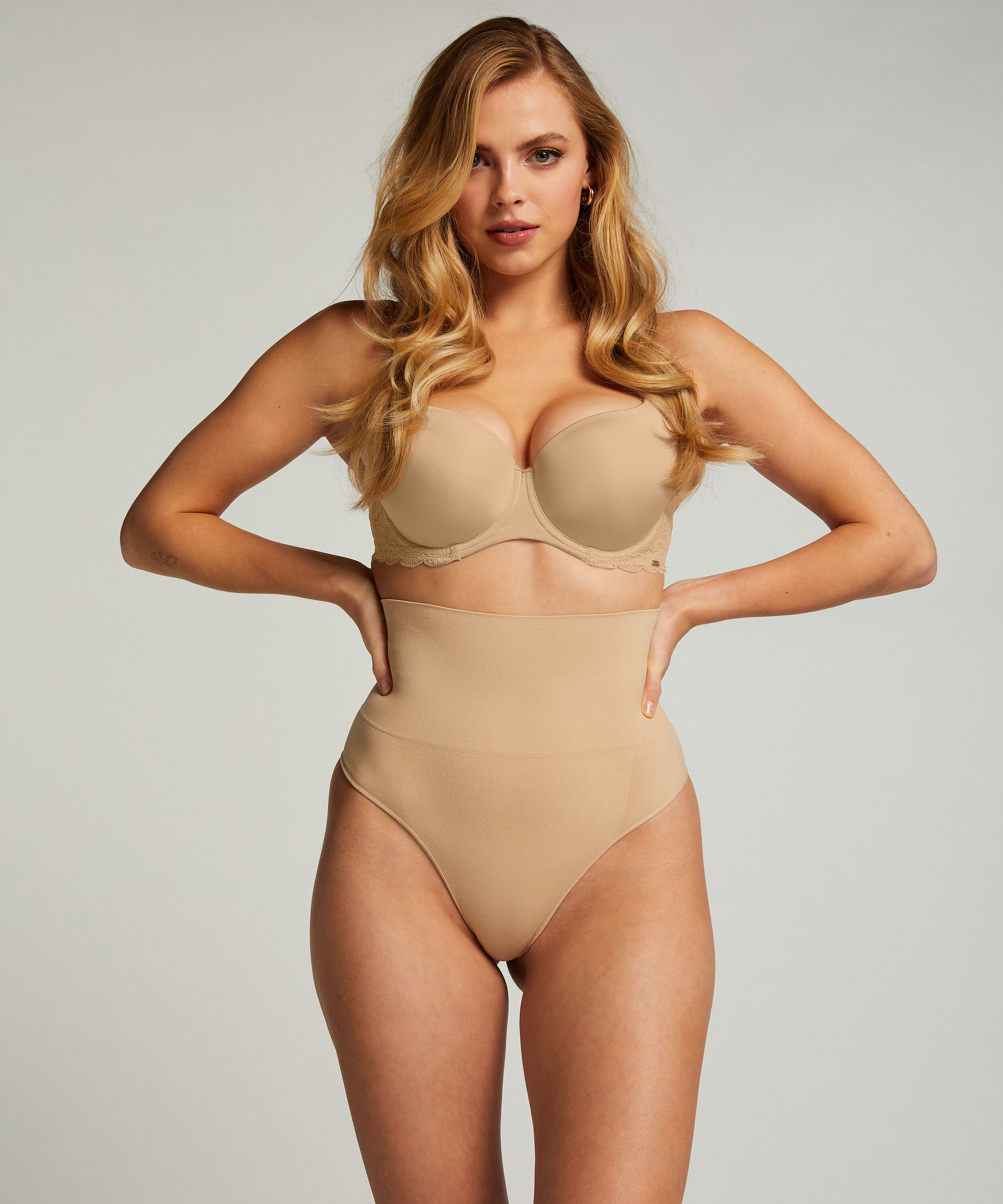 String raffermissant taille haute sans coutures, Beige String raffermissant taille haute sans coutures, Beige