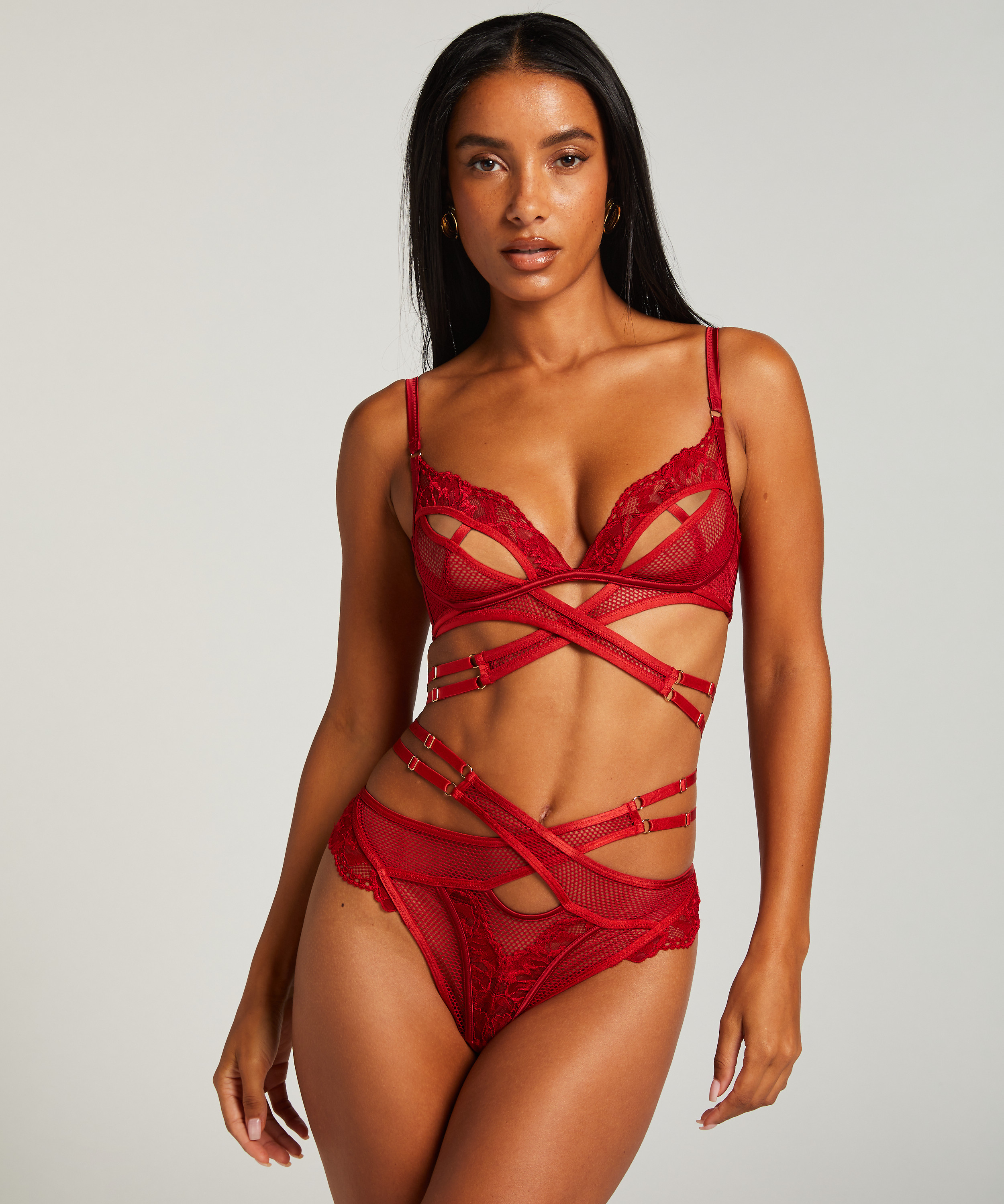 String Pleasure, Rouge, main
