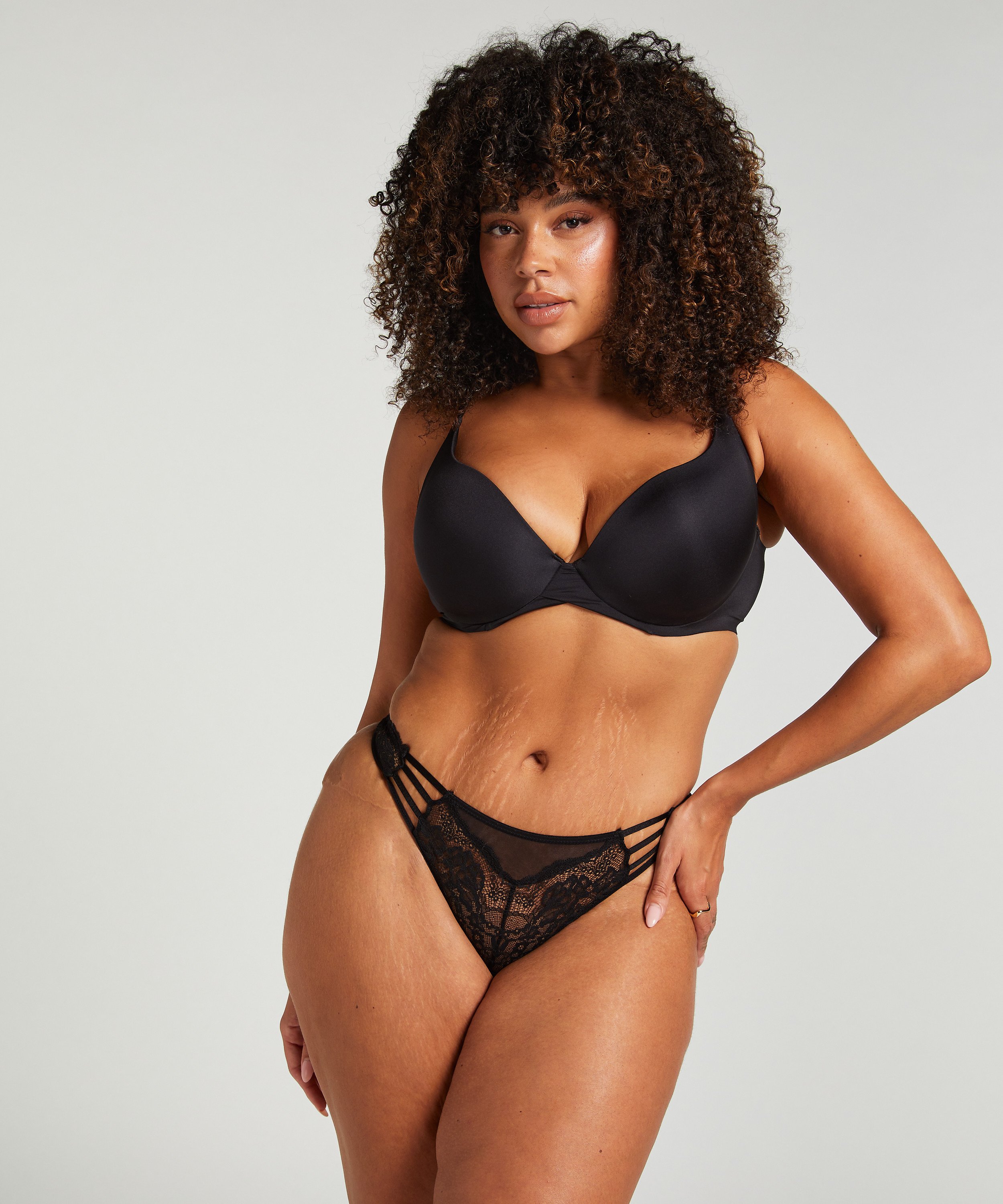 String Briar, Noir, main