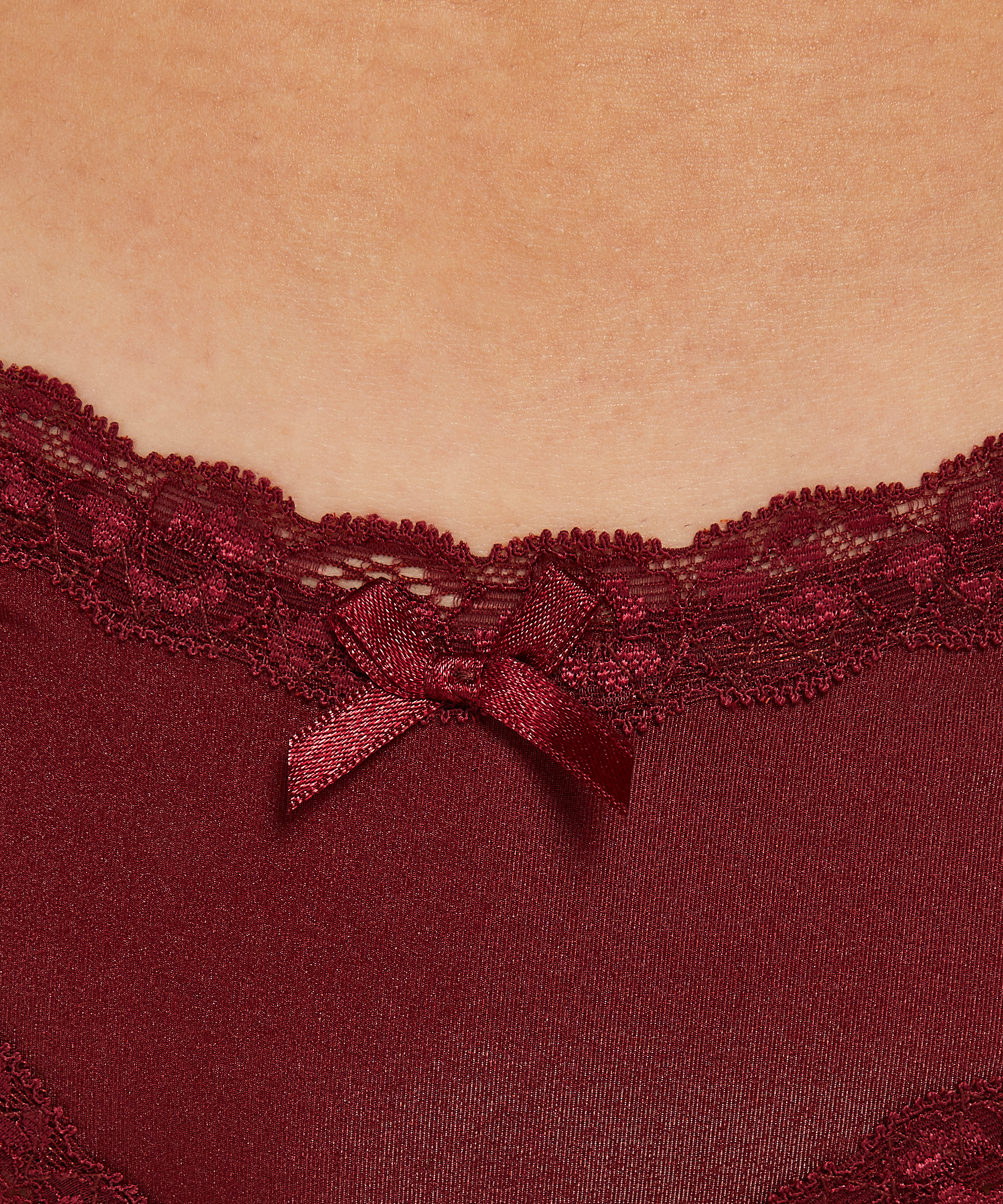 Slip br&eacute;silien V-shape micro, Rouge, main