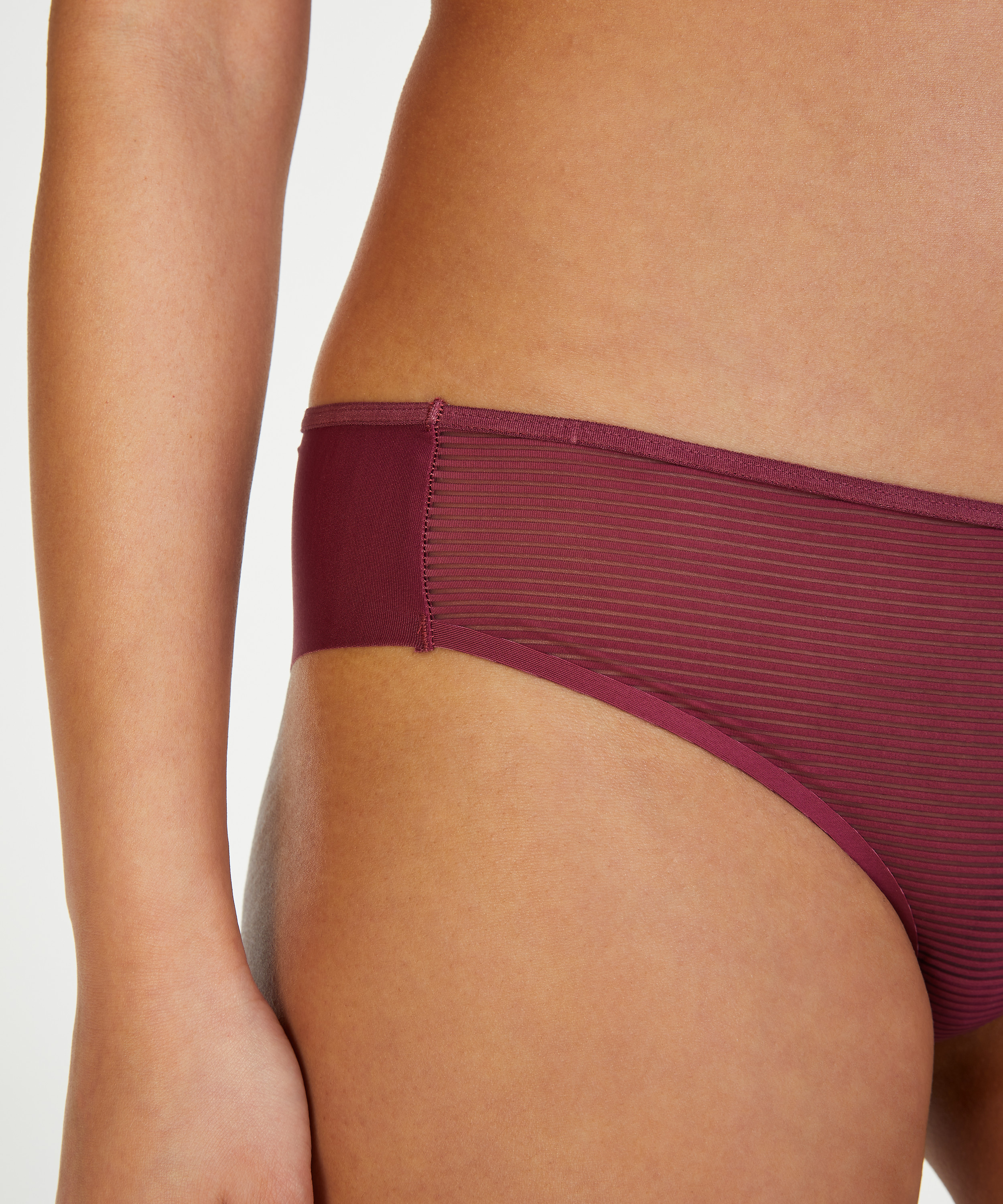 Slip brésilien invisible Stripe mesh, Rouge, main