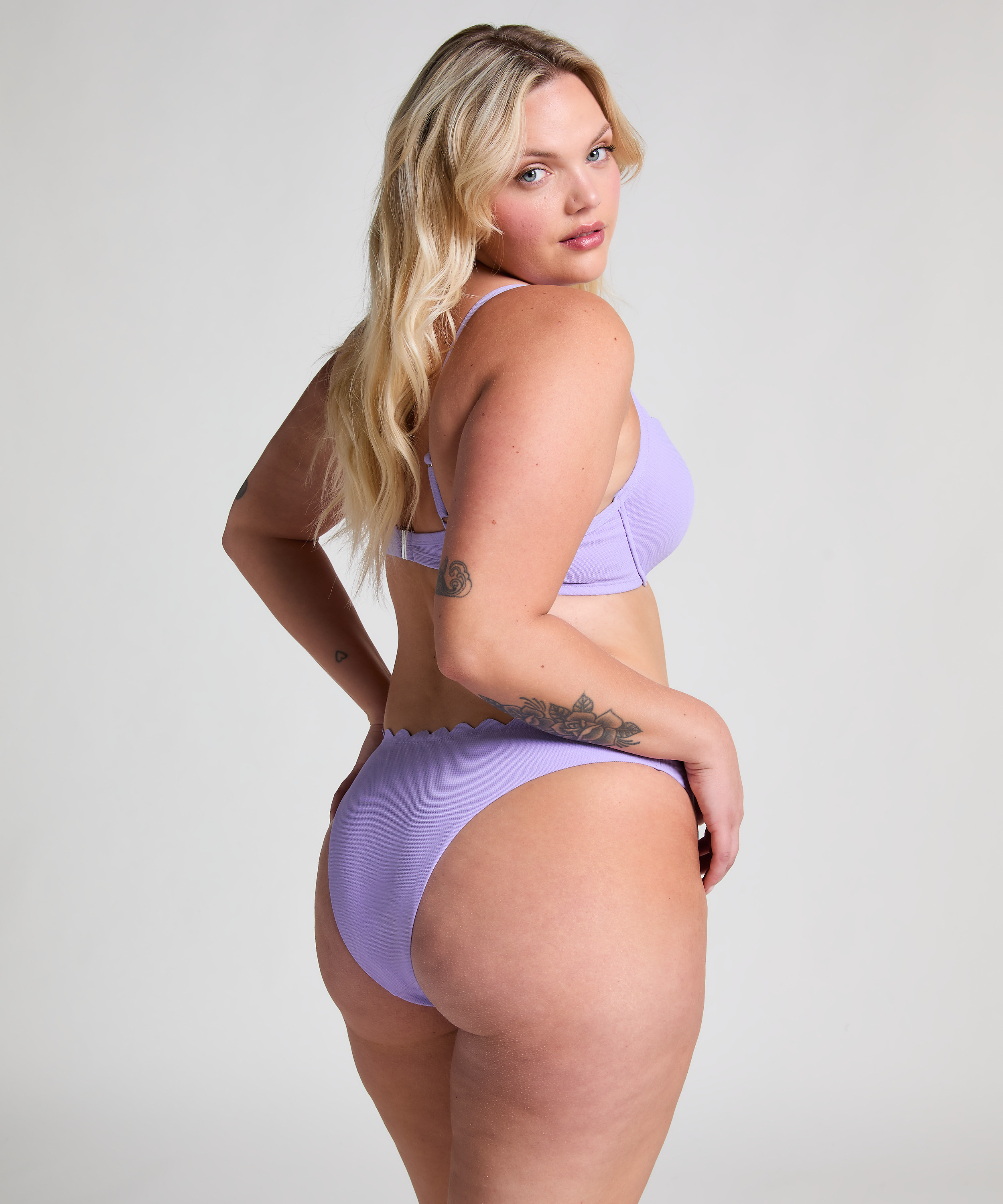 Haut de bikini préformé à armatures Scallop, Violet, main