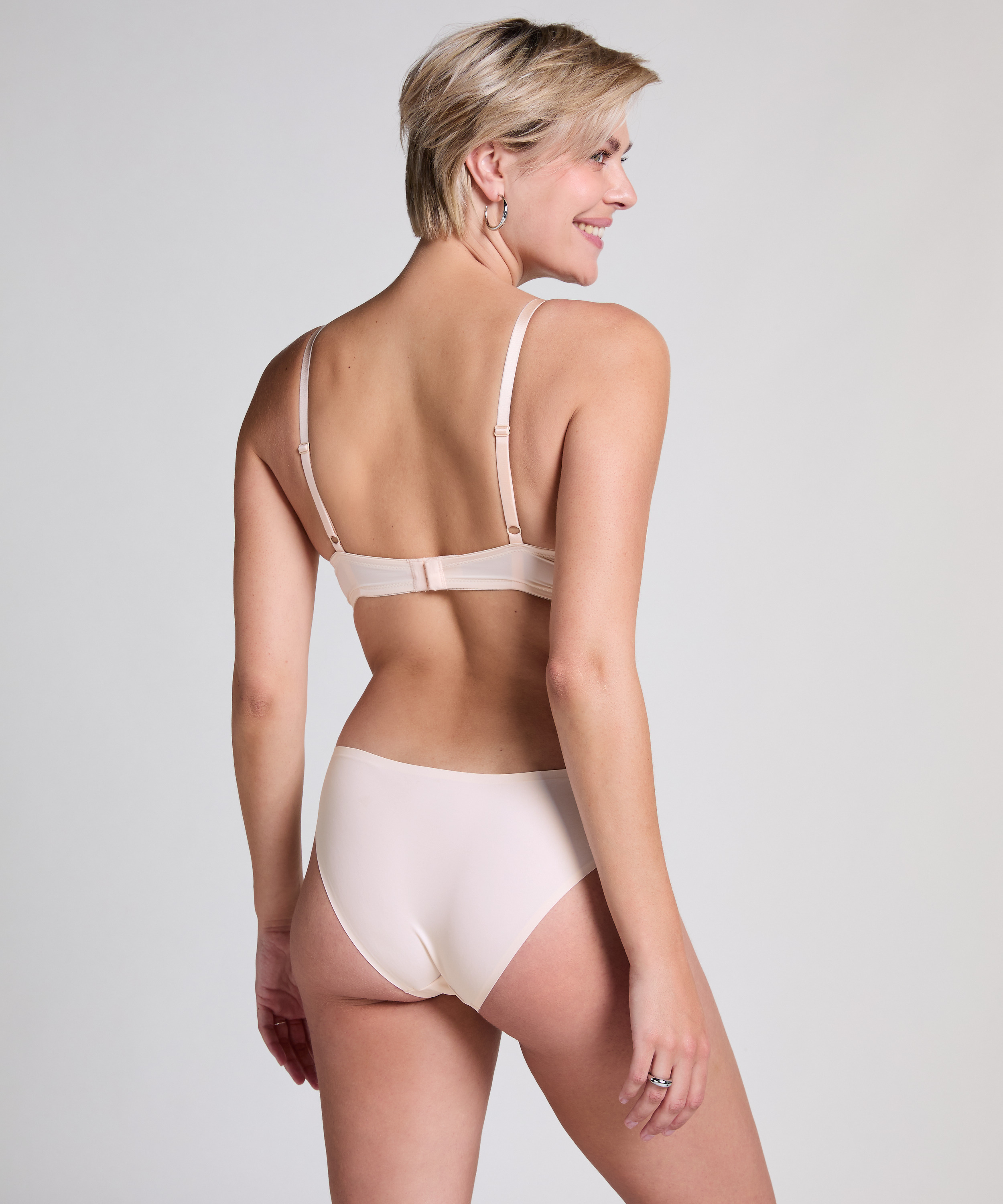 Slip brésilien Invisible, Beige, main