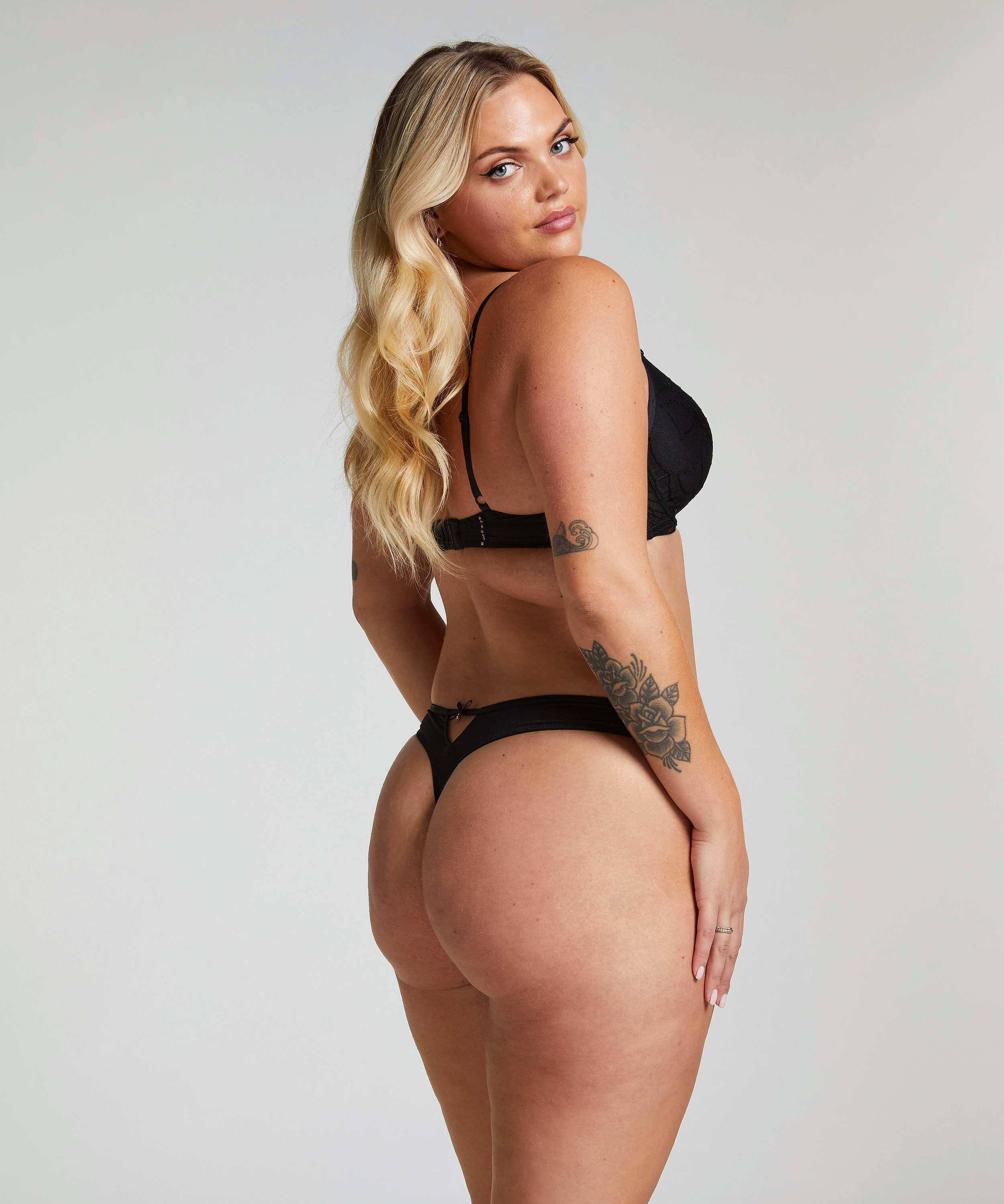 Soutien-gorge à armatures préformé Ruby, Noir, main