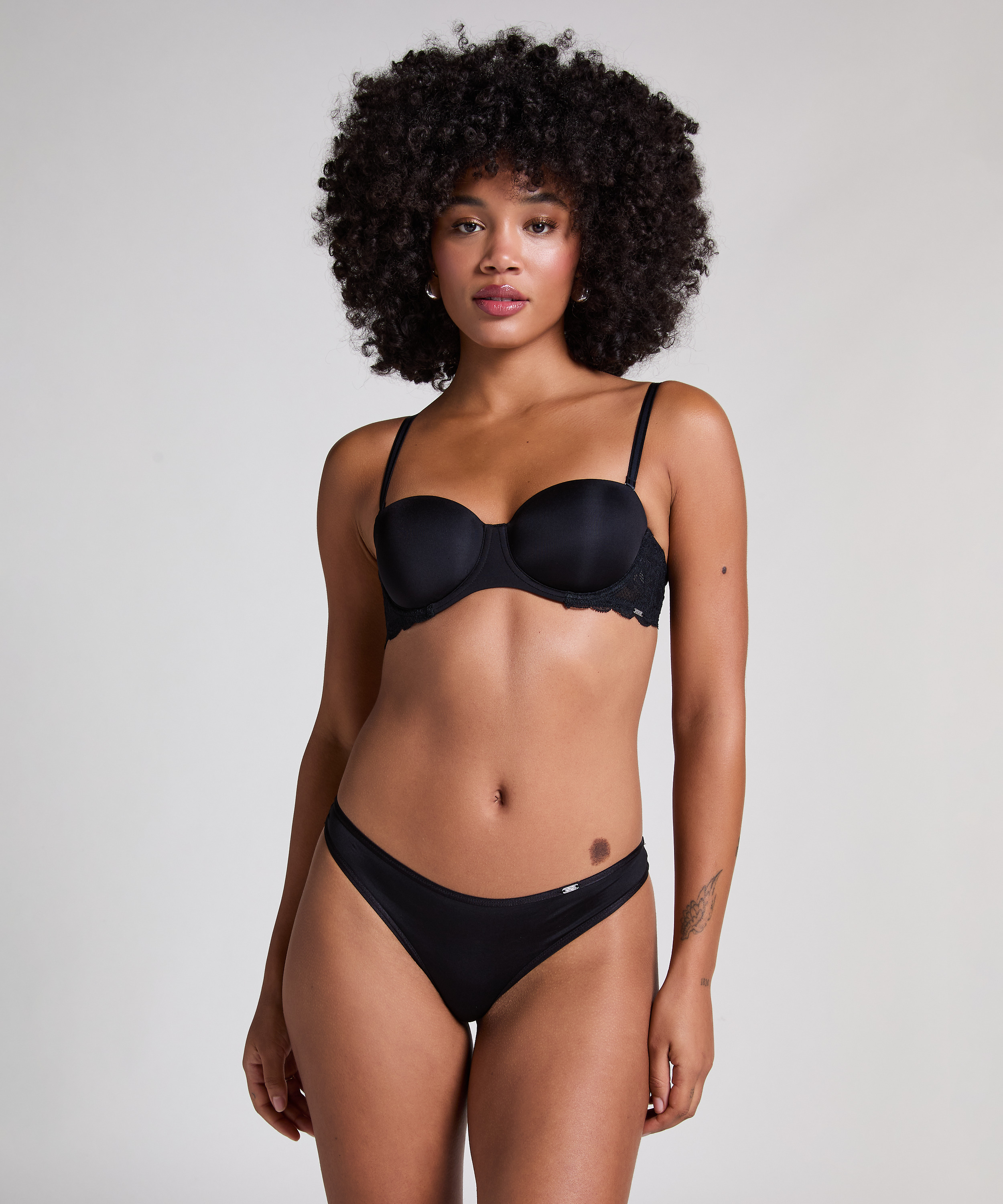 Soutien-gorge à armatures préformé sans bretelles Angie, Noir, main