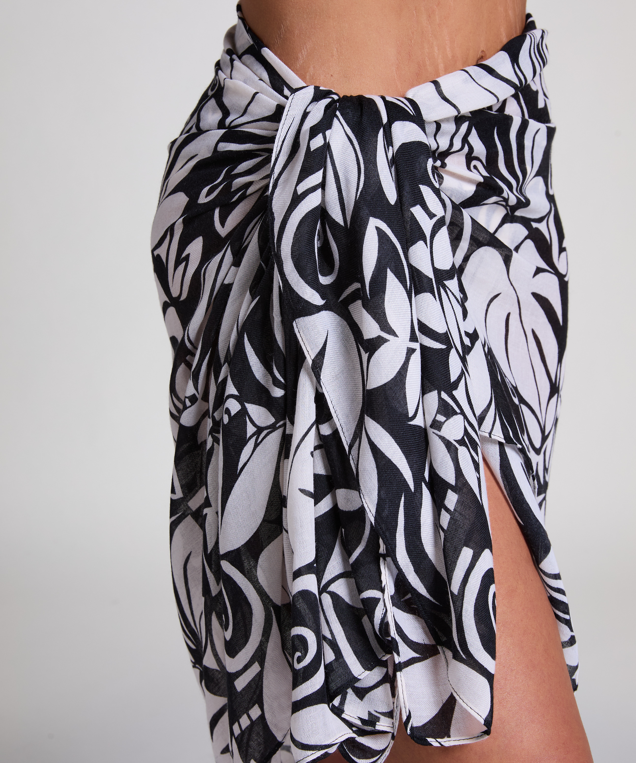 Paréo longueur midi Mauritius, Noir, main