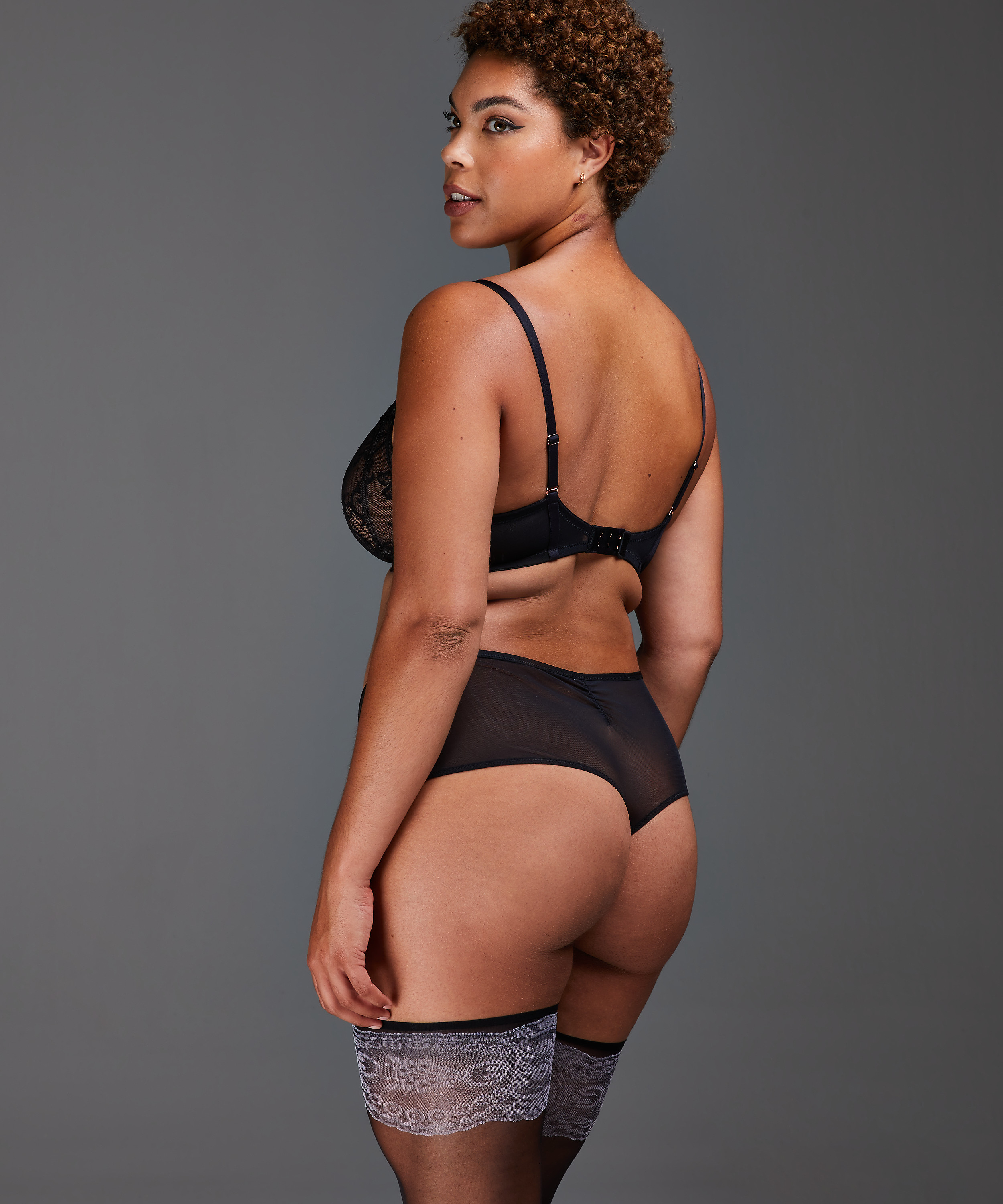 Soutien-gorge à armatures non-préformé Helena, Noir, main